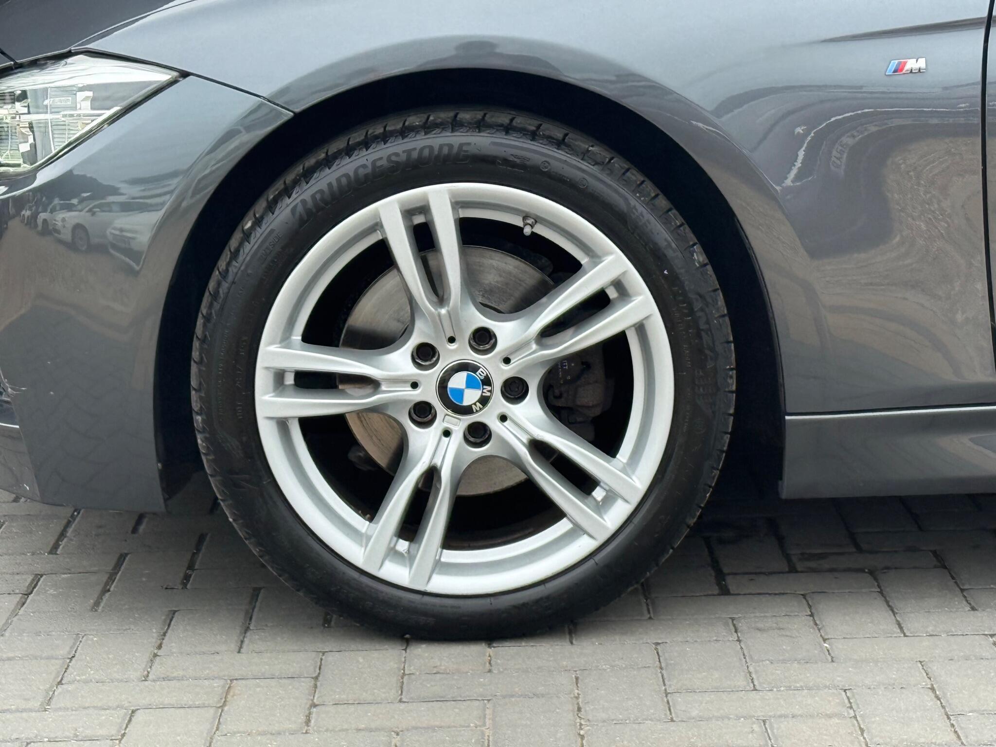BMW 3 Series view 15