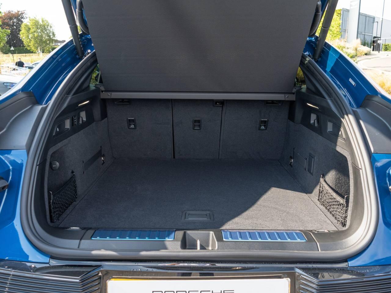 Porsche Cayenne view 47