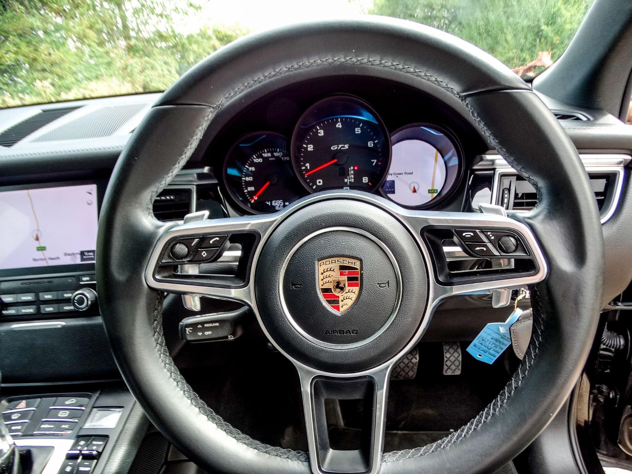 Porsche Macan view 7