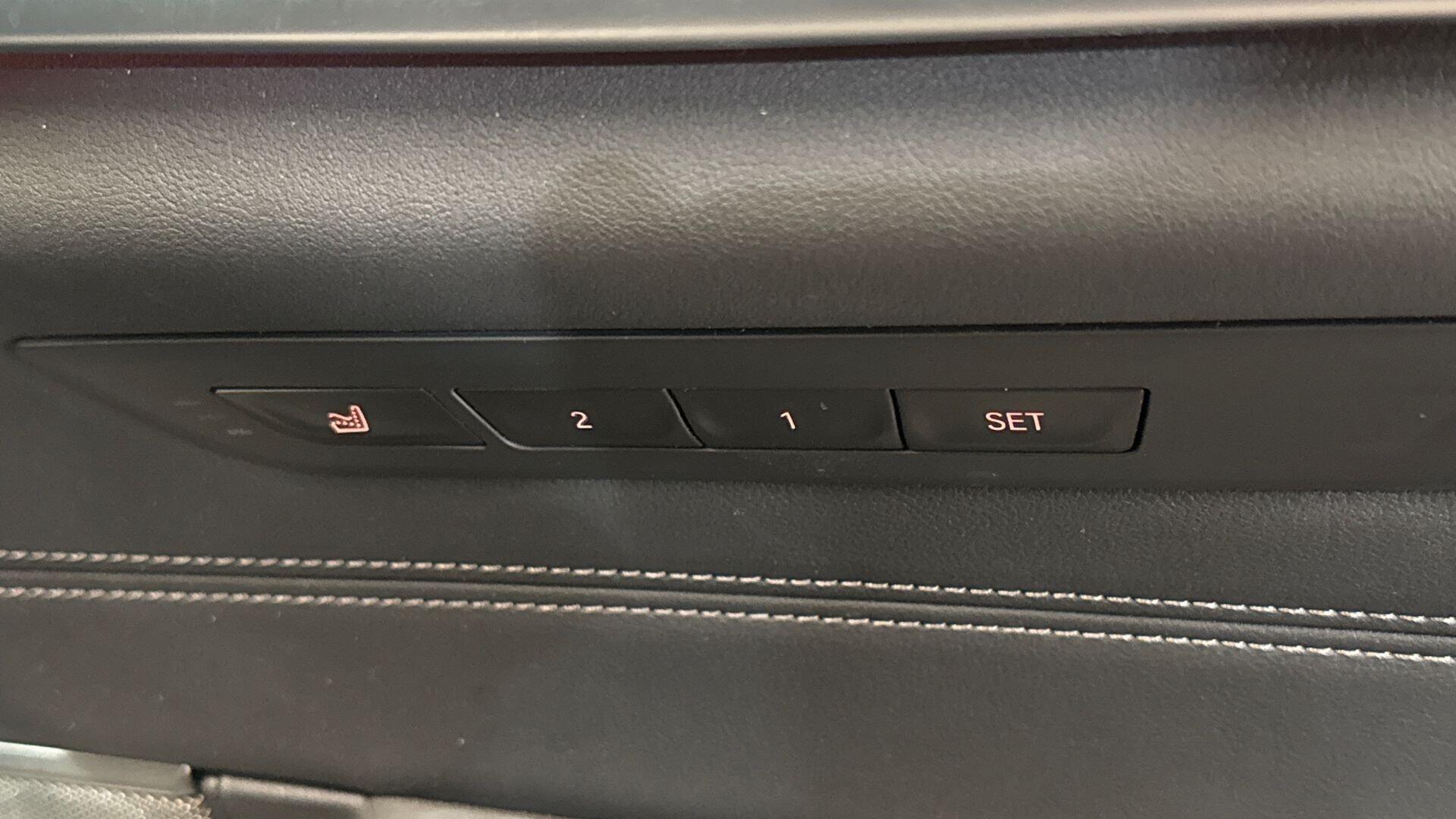 BMW 5 Series view 26