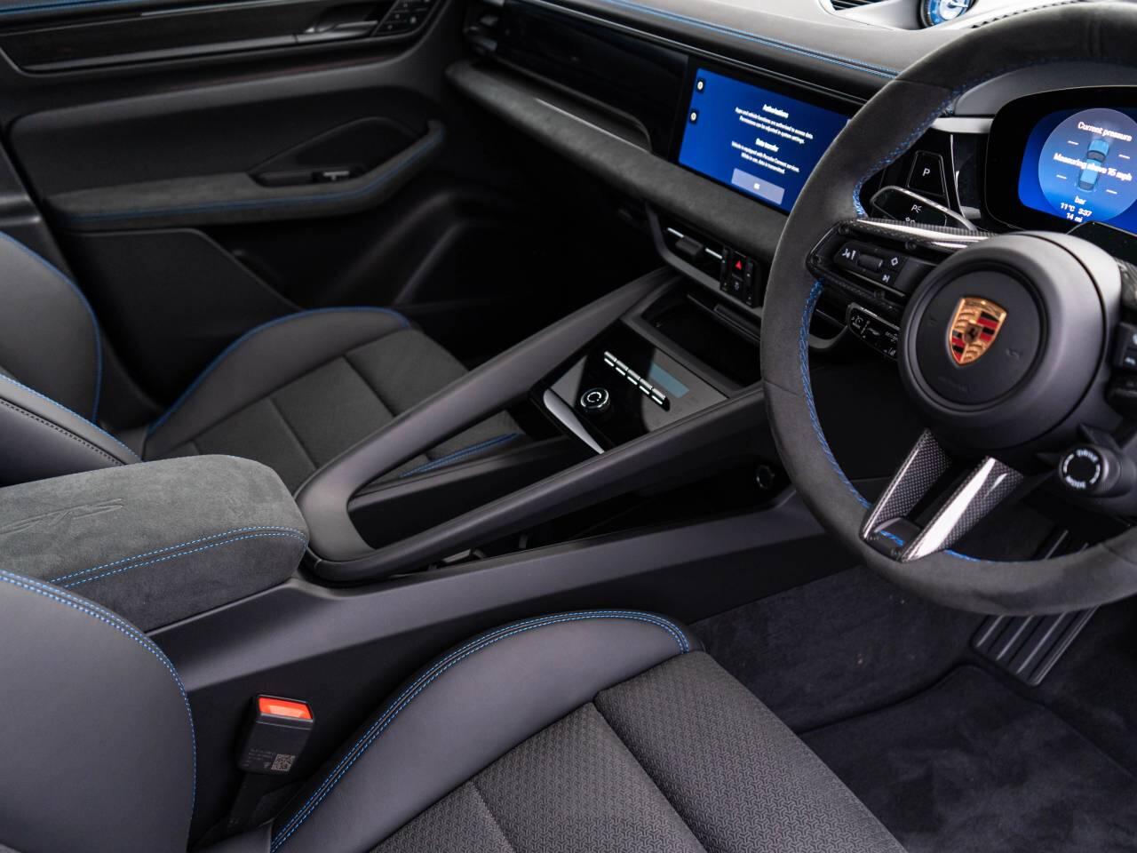 Porsche Macan view 23