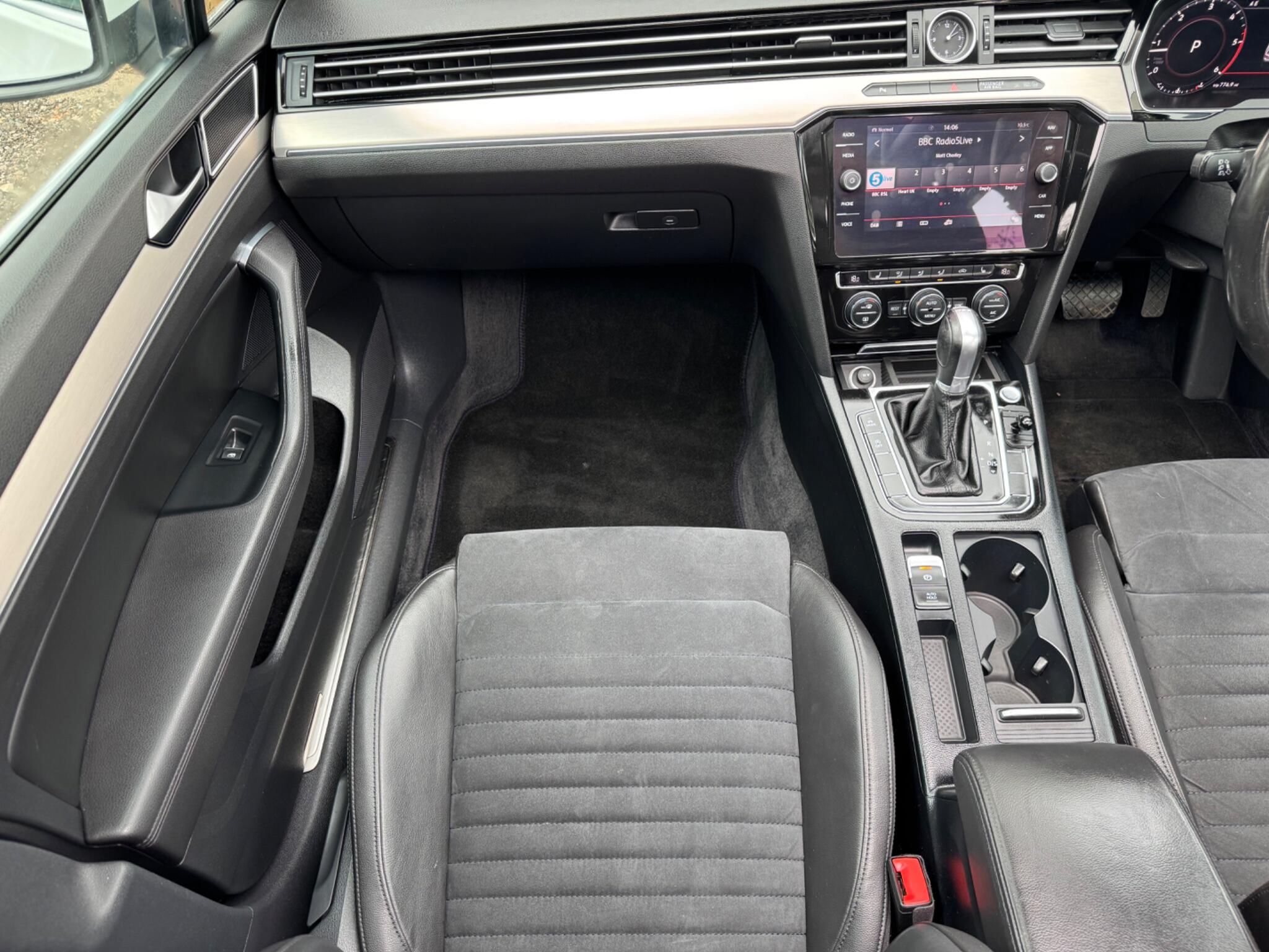 Volkswagen Passat view 13