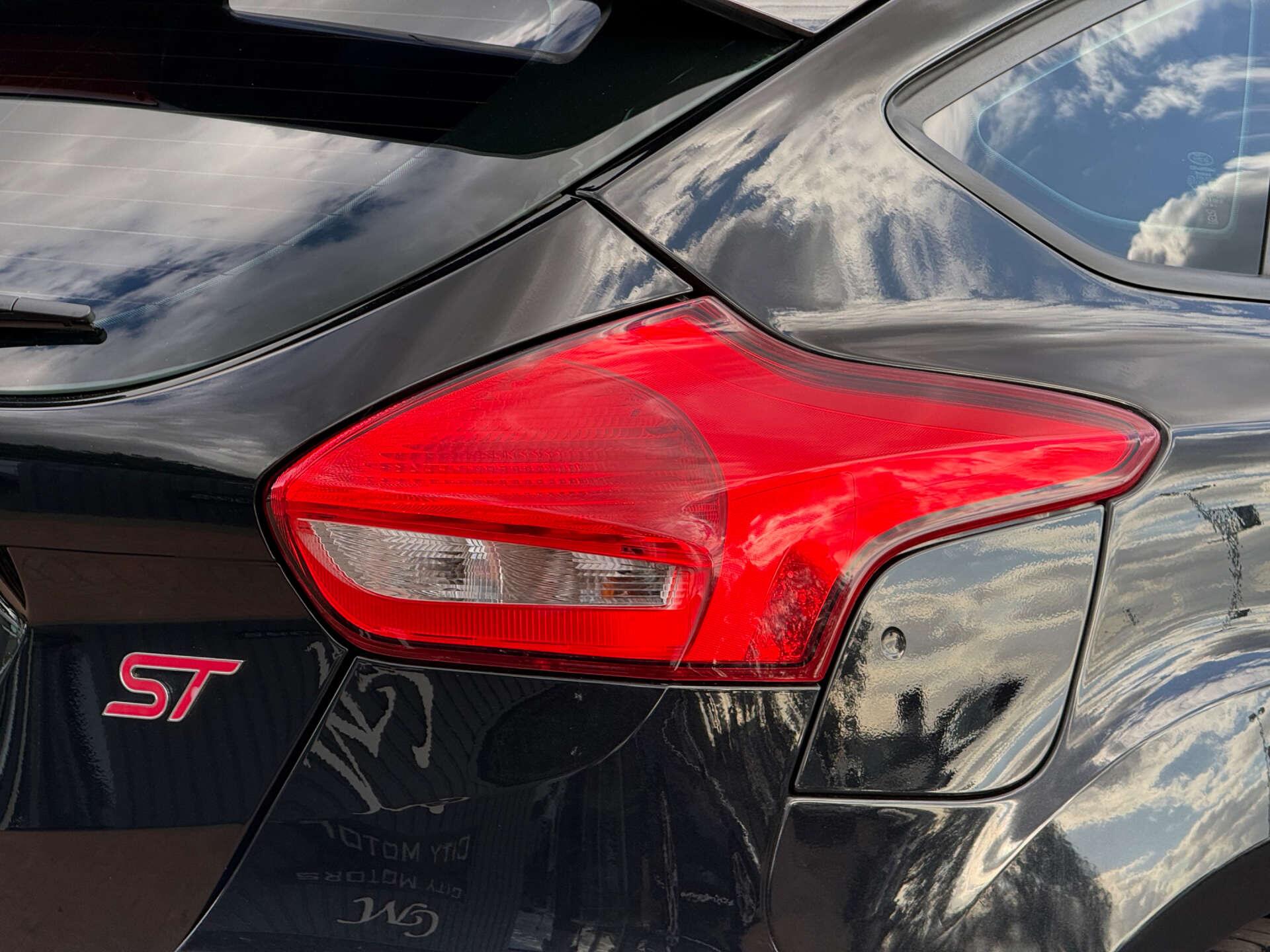 Ford Focus view 20