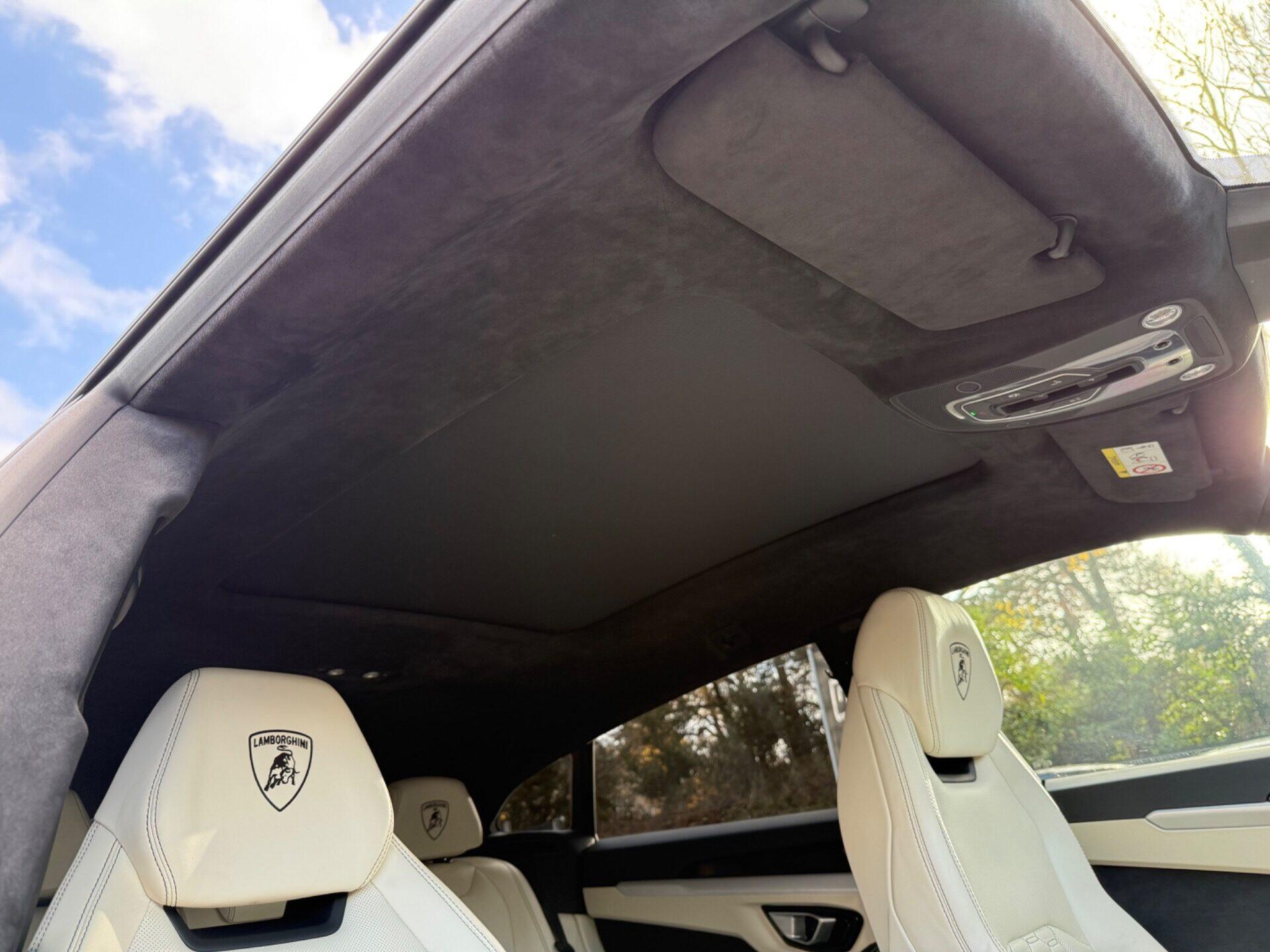 Lamborghini Urus view 70