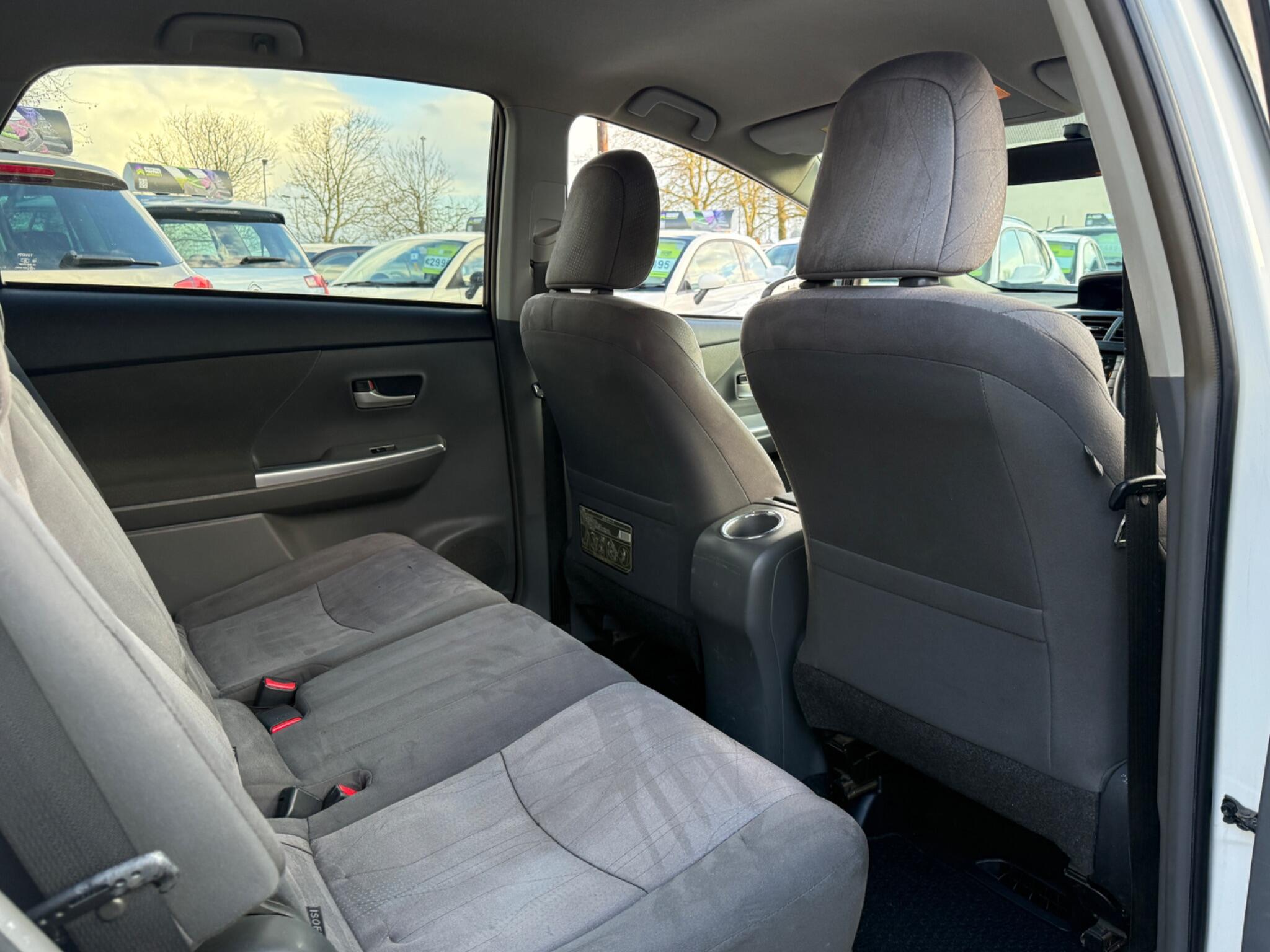 Toyota Prius+ - Image 45