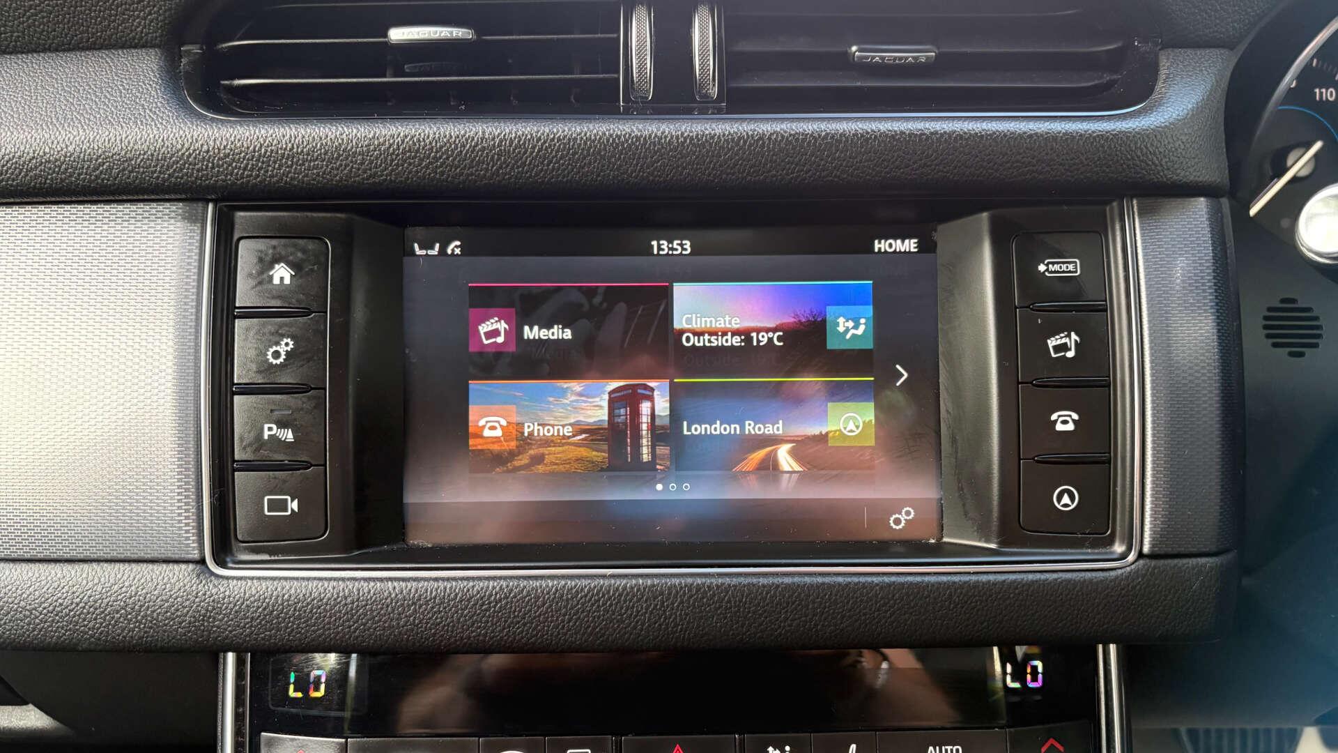 Jaguar XF view 28