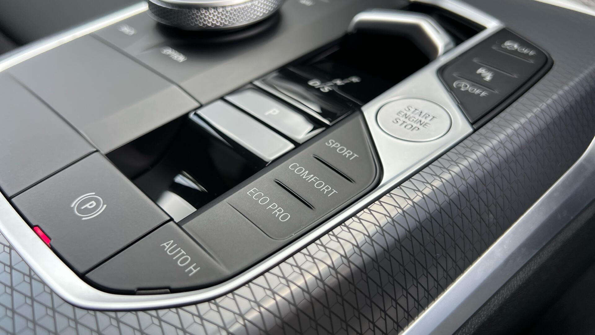 BMW 3 Series view 19
