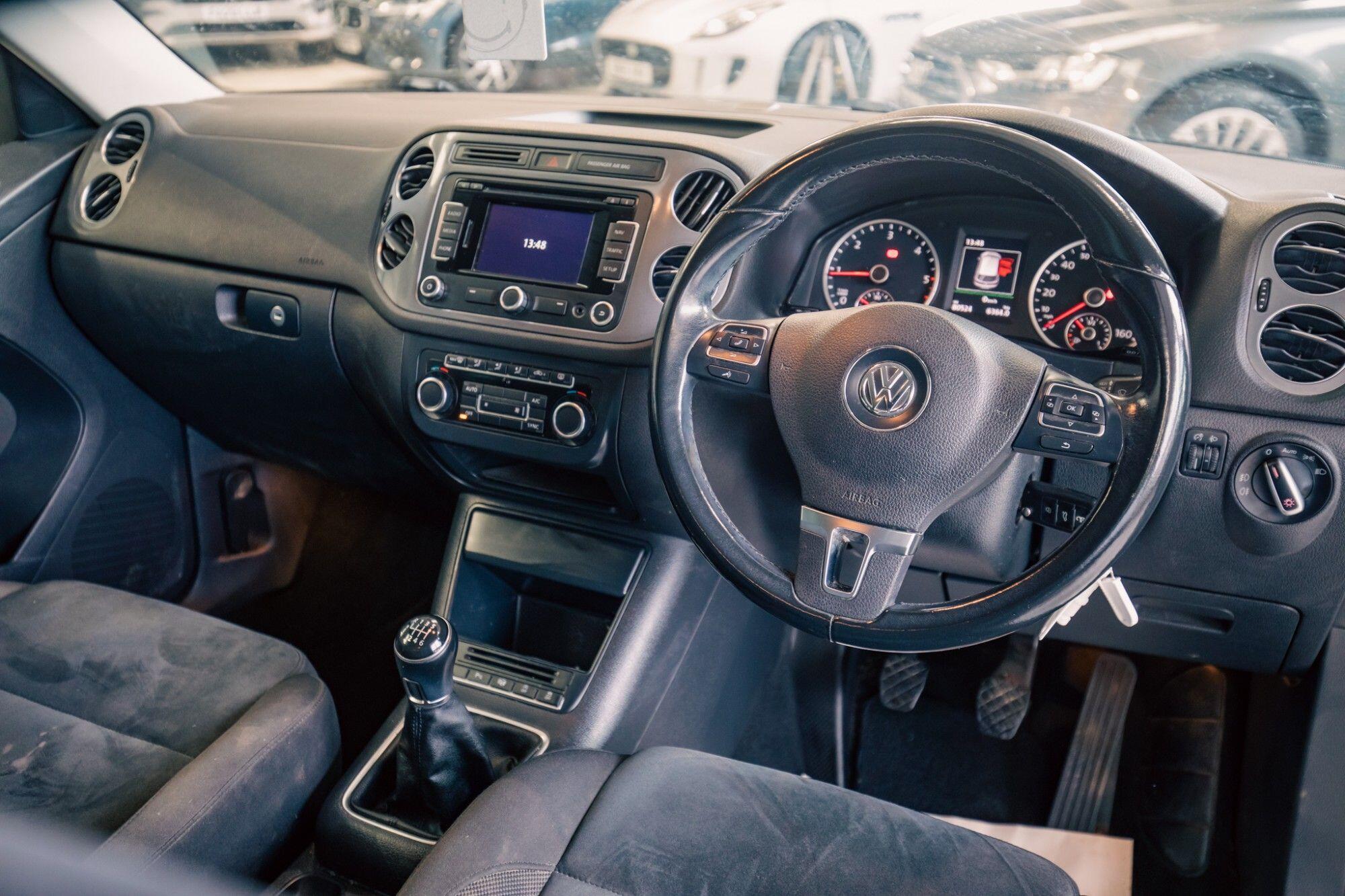 Volkswagen Tiguan view 2