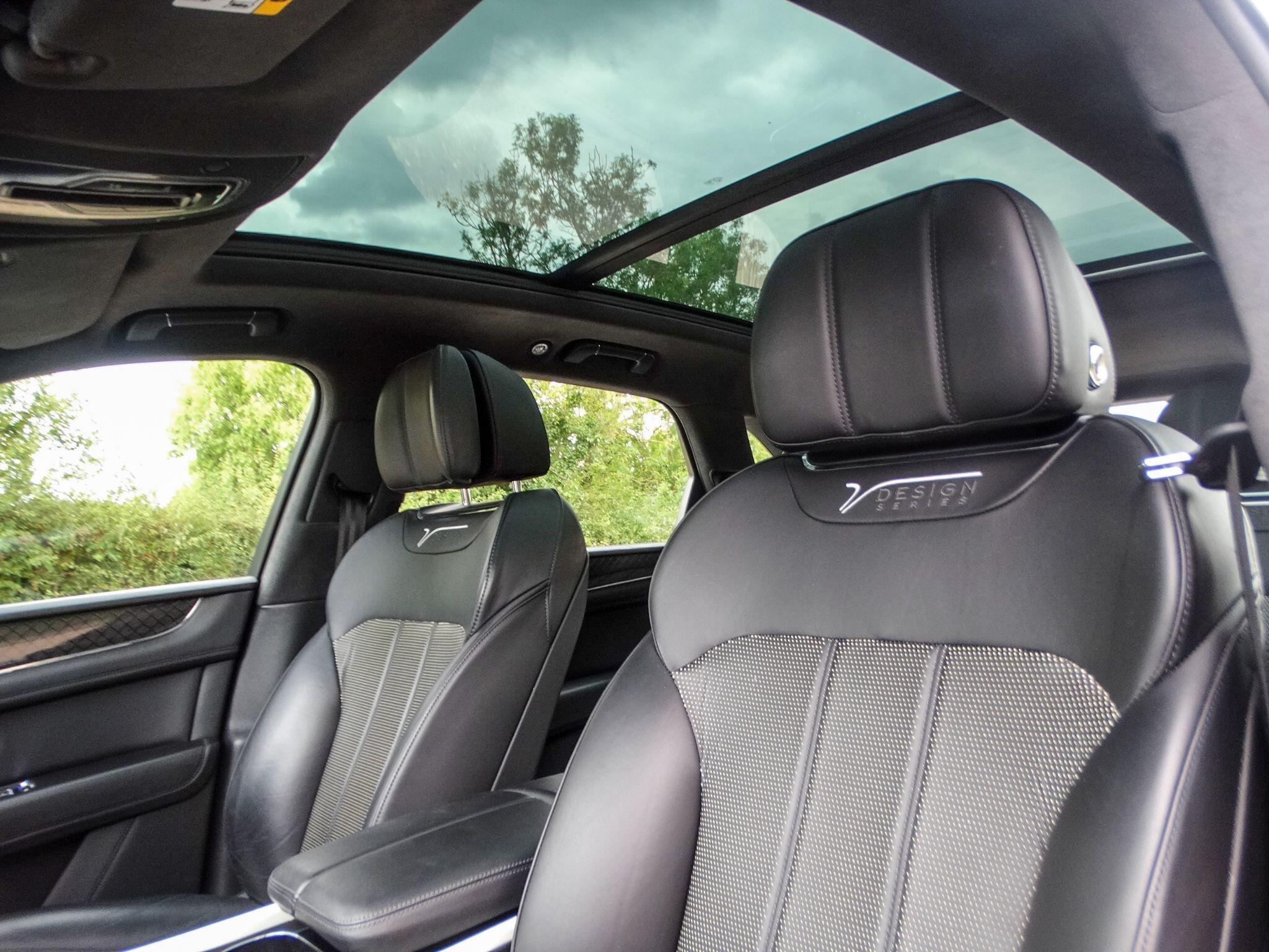 Bentley Bentayga view 13