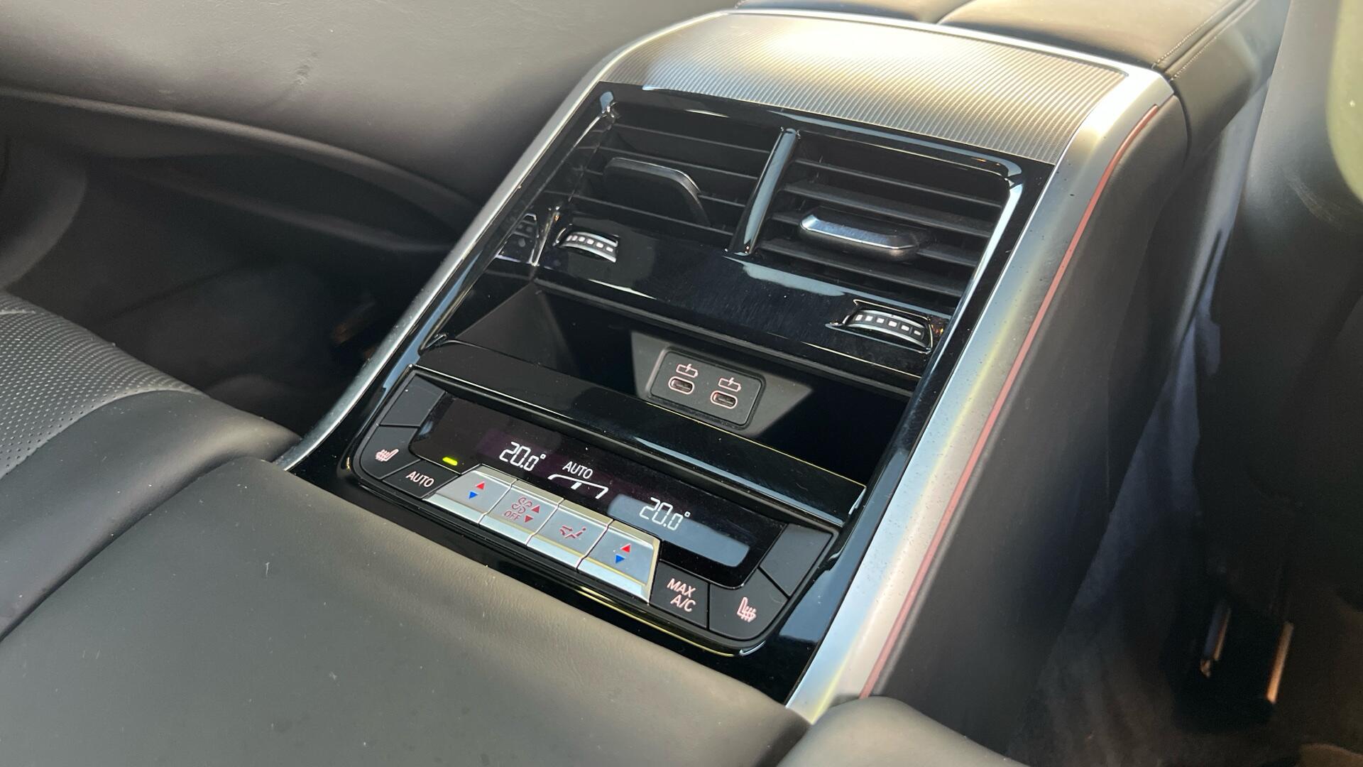 BMW 8 Series view 27