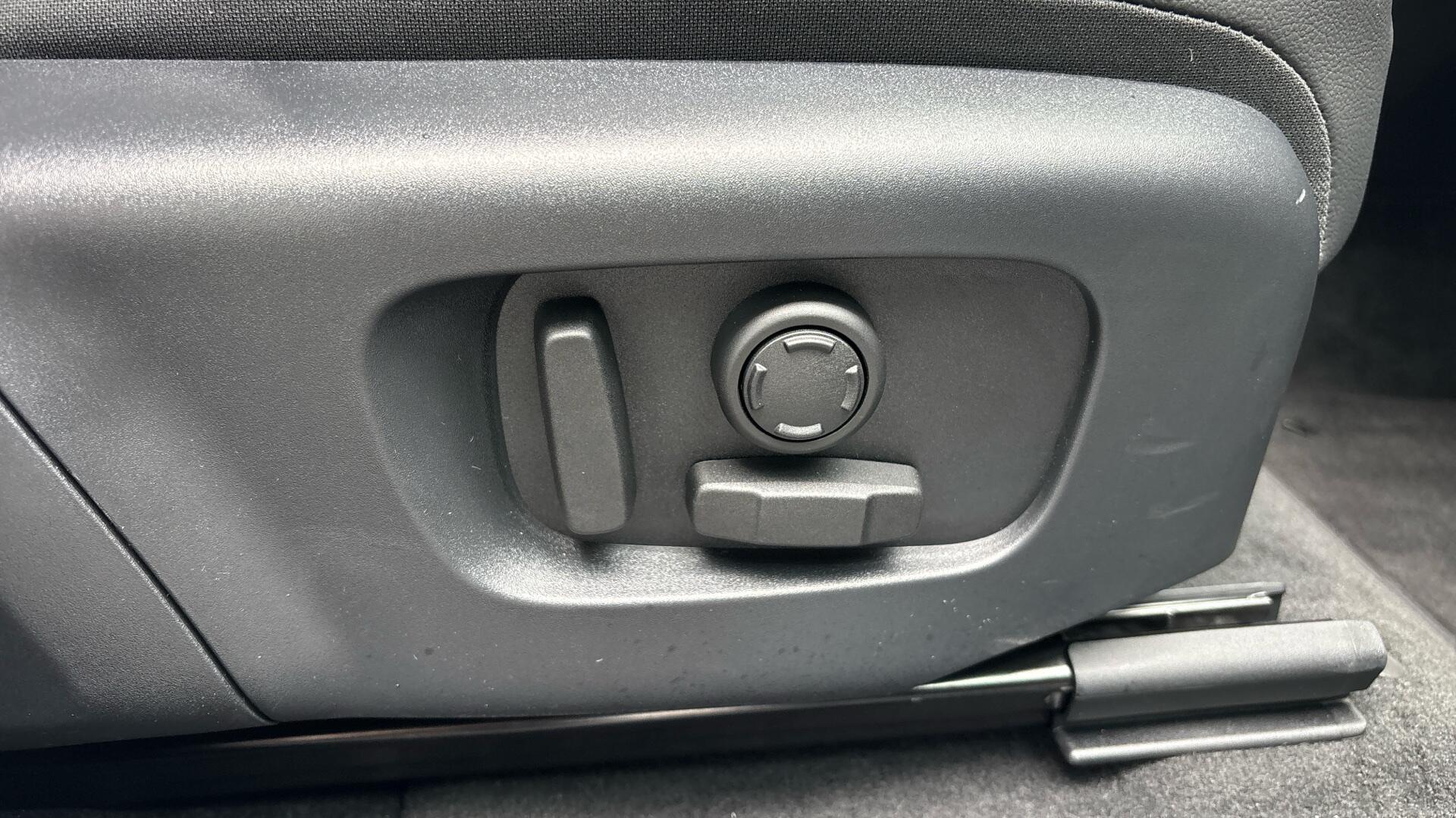 Land Rover Range Rover Evoque view 34