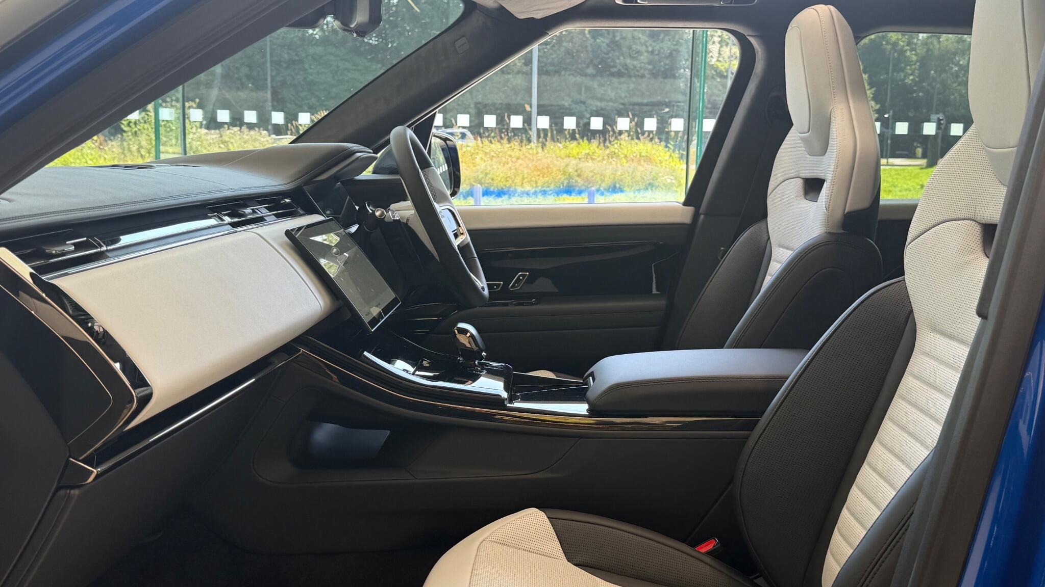 Land Rover Range Rover Sport view 12