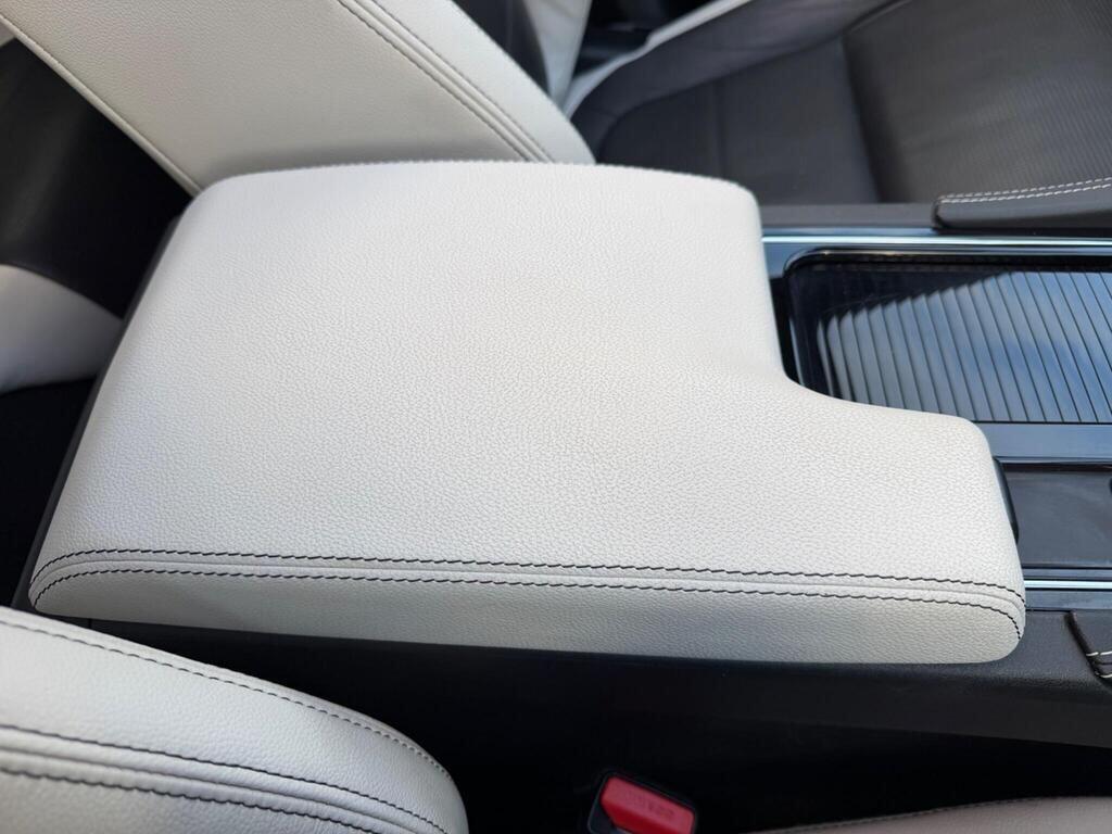 Jaguar F-Pace view 44