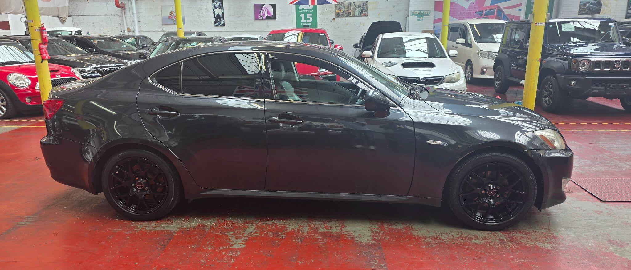 Lexus IS view 7