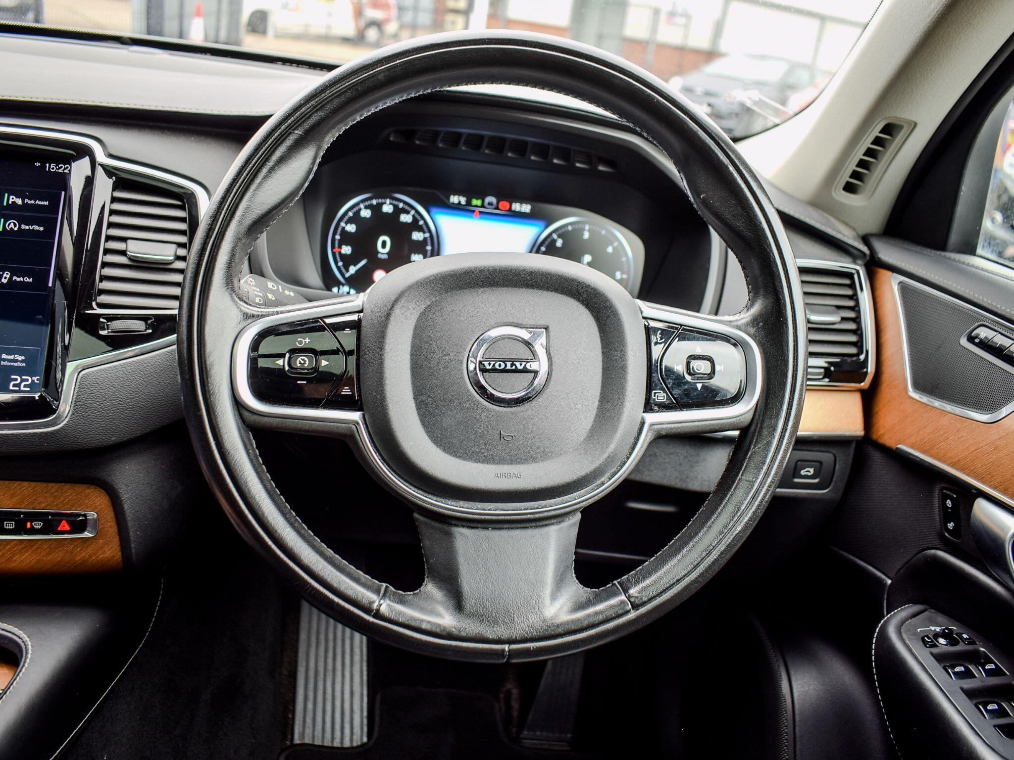 Volvo XC90 view 20