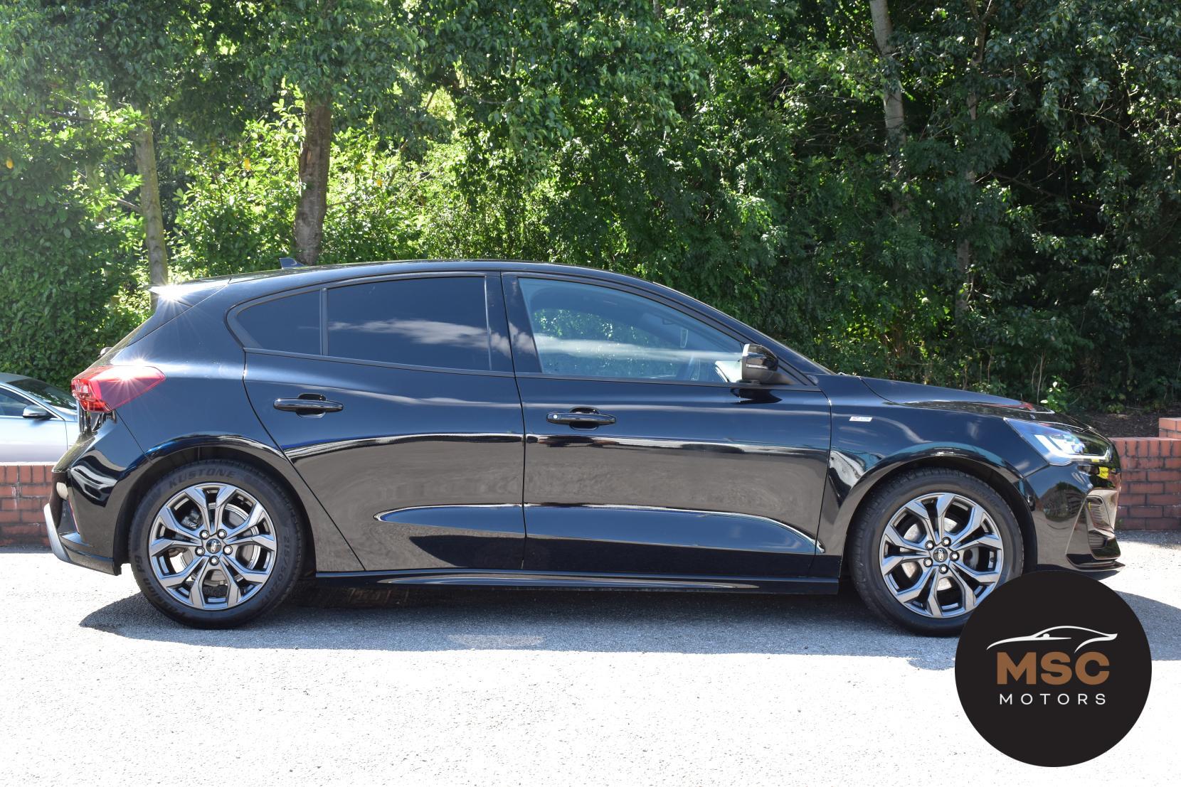 Ford Focus view 22