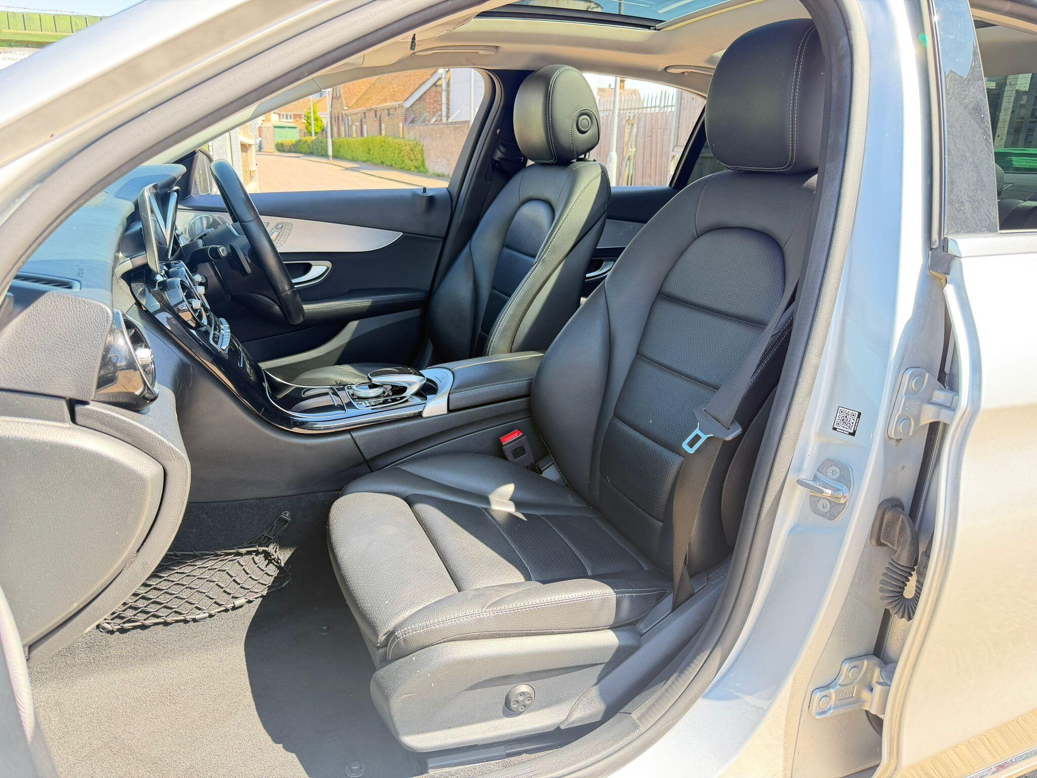 Mercedes-Benz C-Class view 19