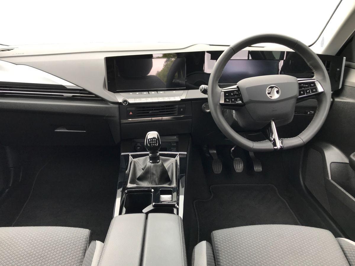 Vauxhall Astra view 4