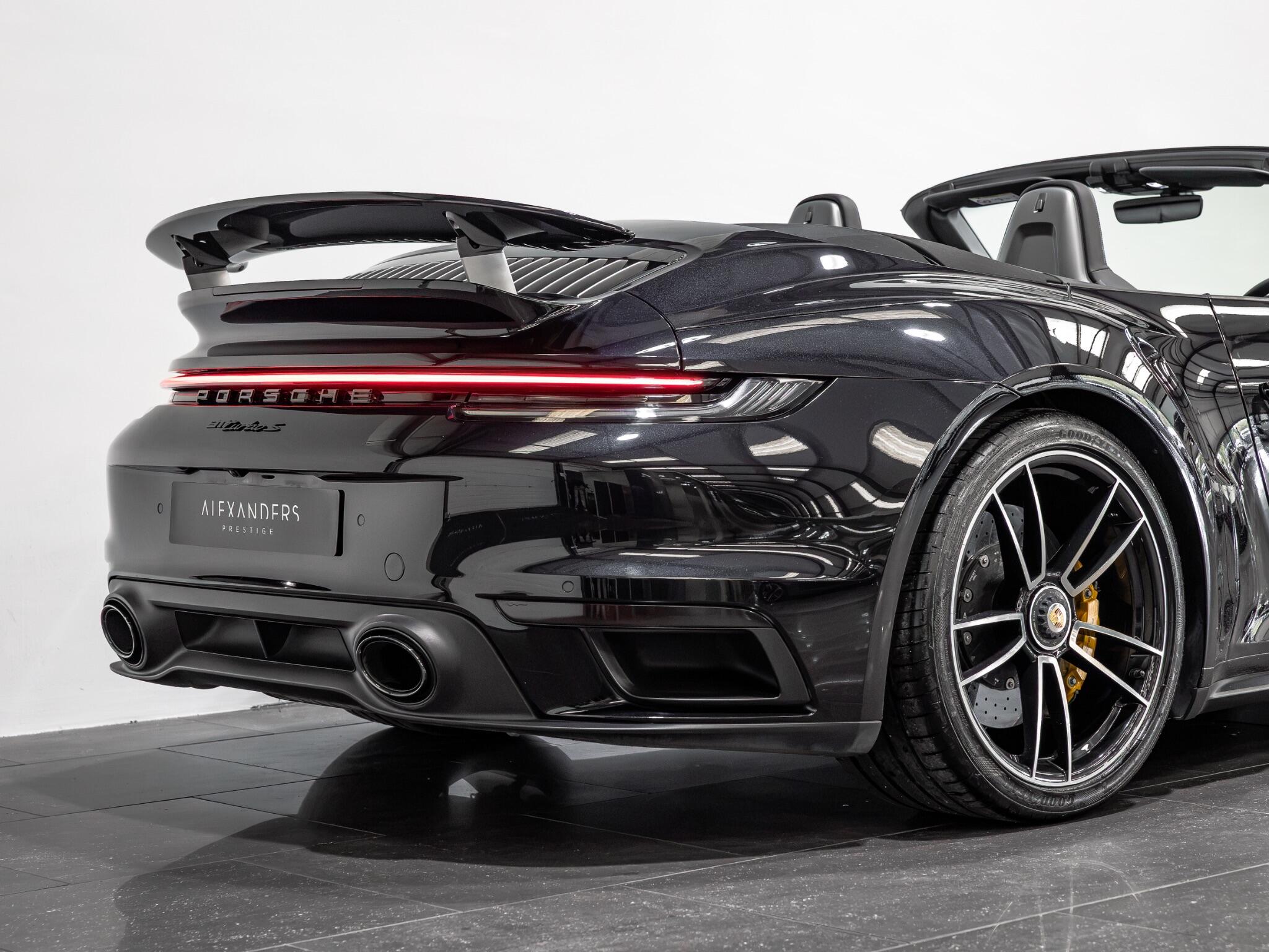 Porsche 911 view 13