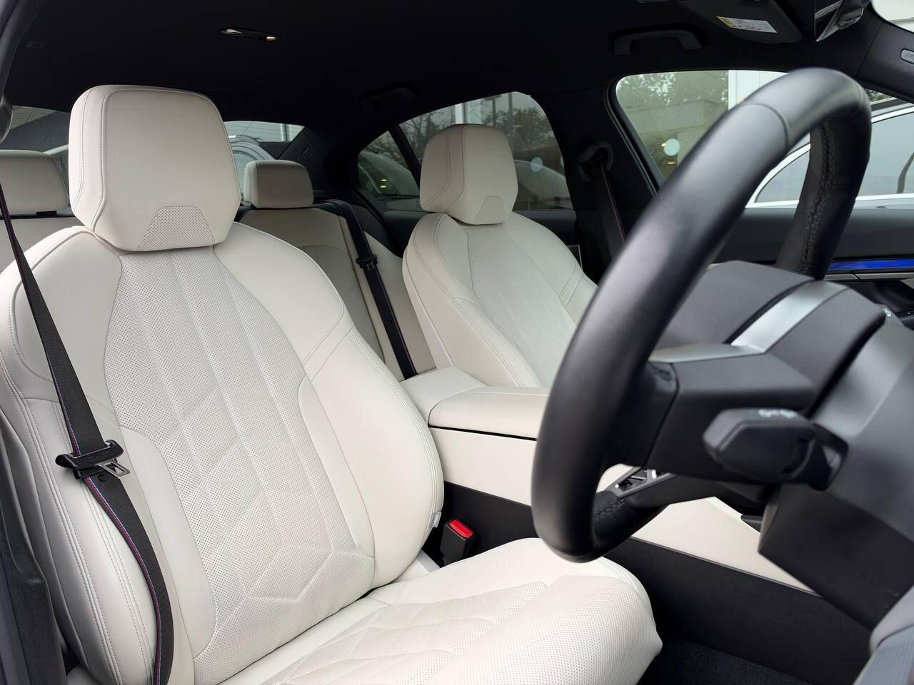 BMW i5 view 3