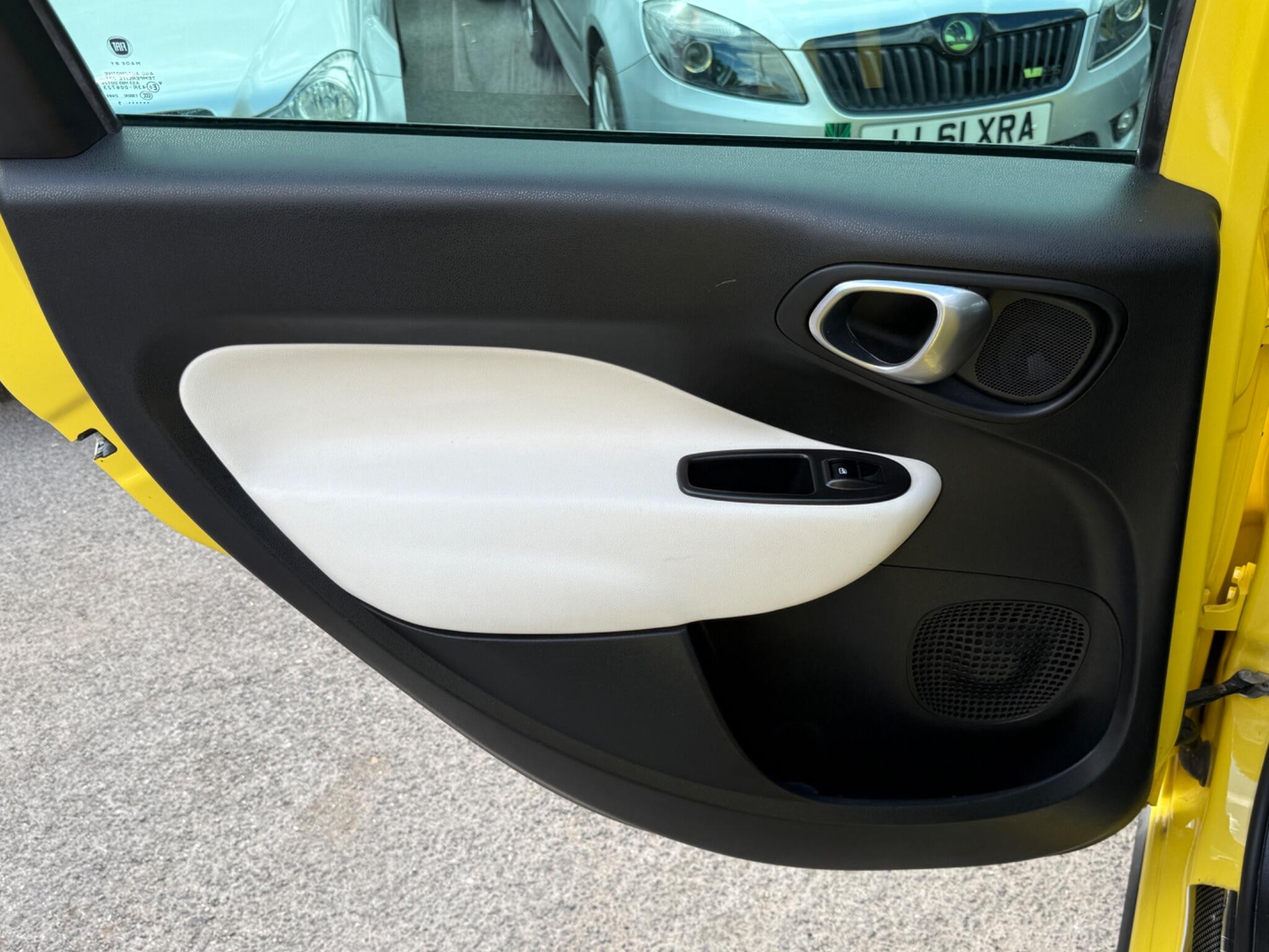Fiat 500L - Image 51