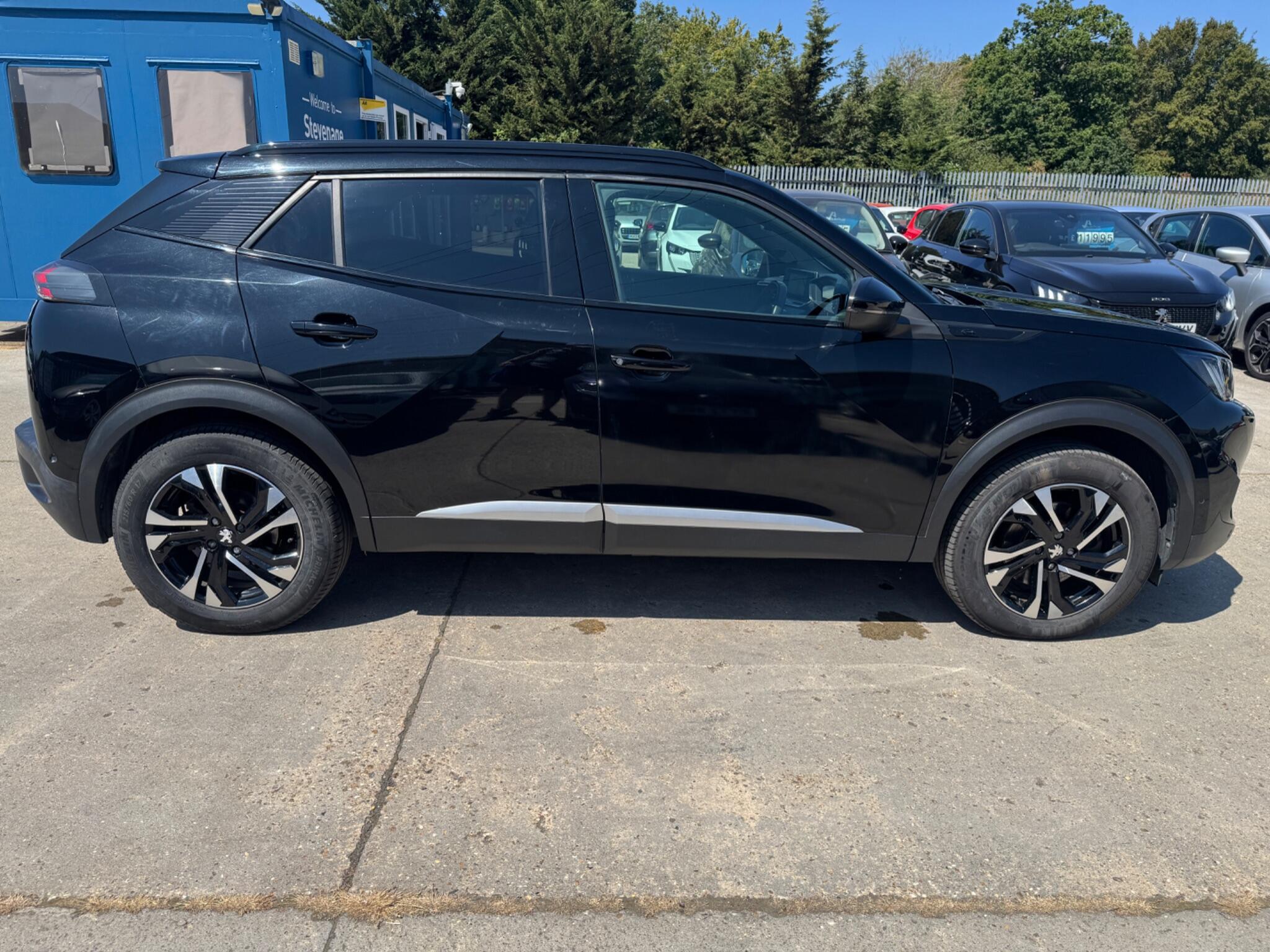 Peugeot E-2008 view 15