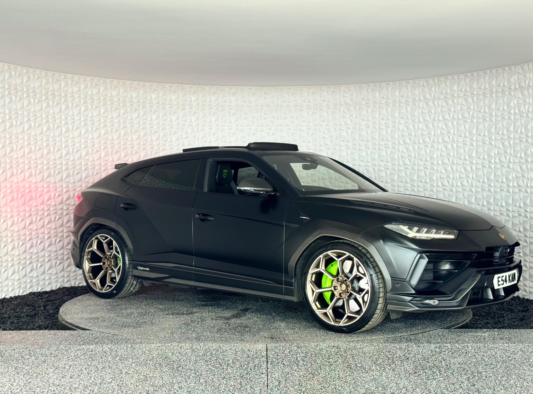 Lamborghini Urus view 9