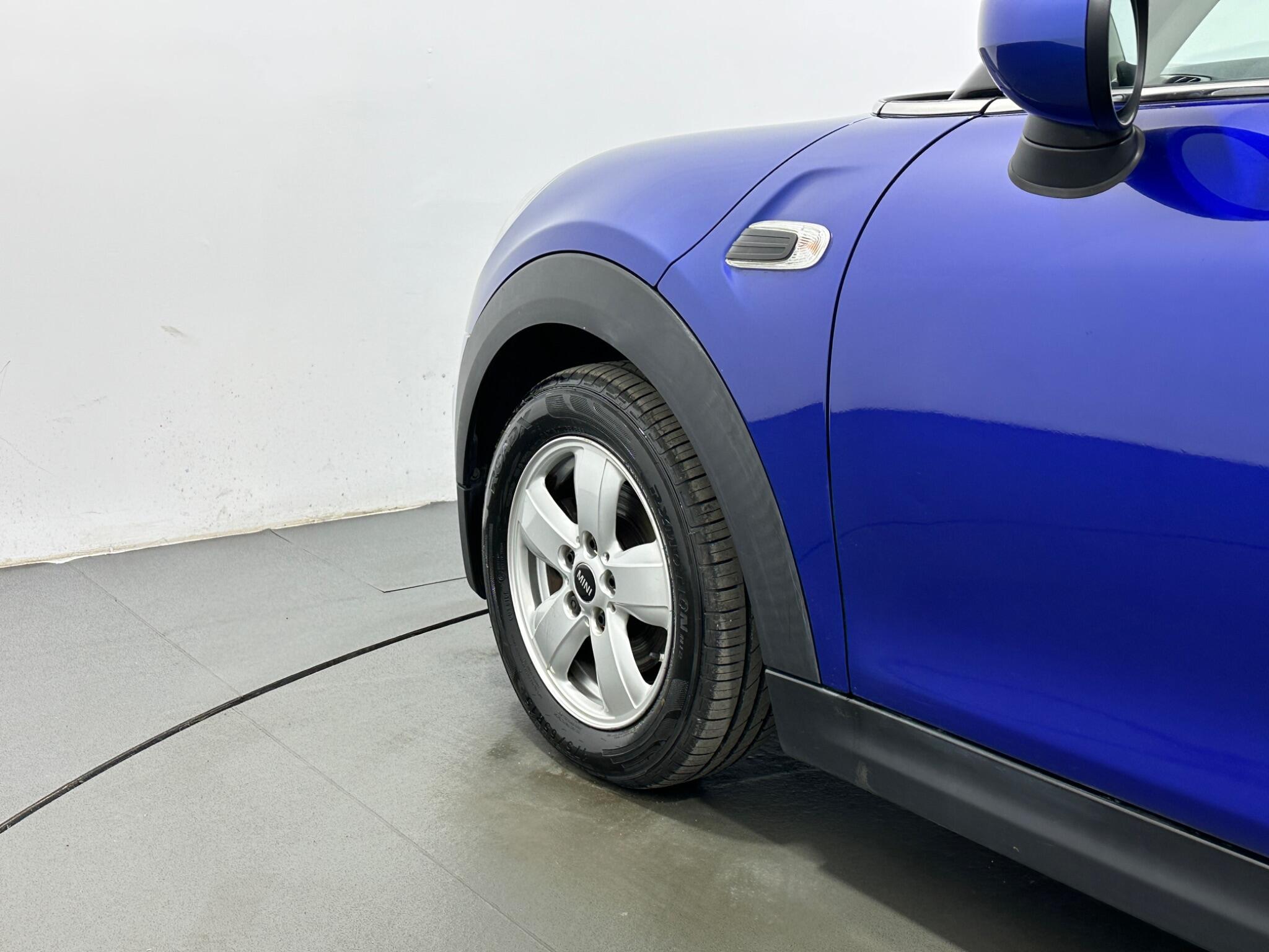 Mini Hatch view 44
