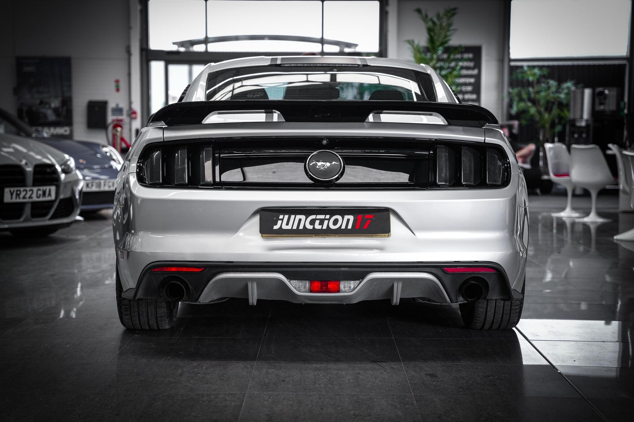 Ford Mustang view 14