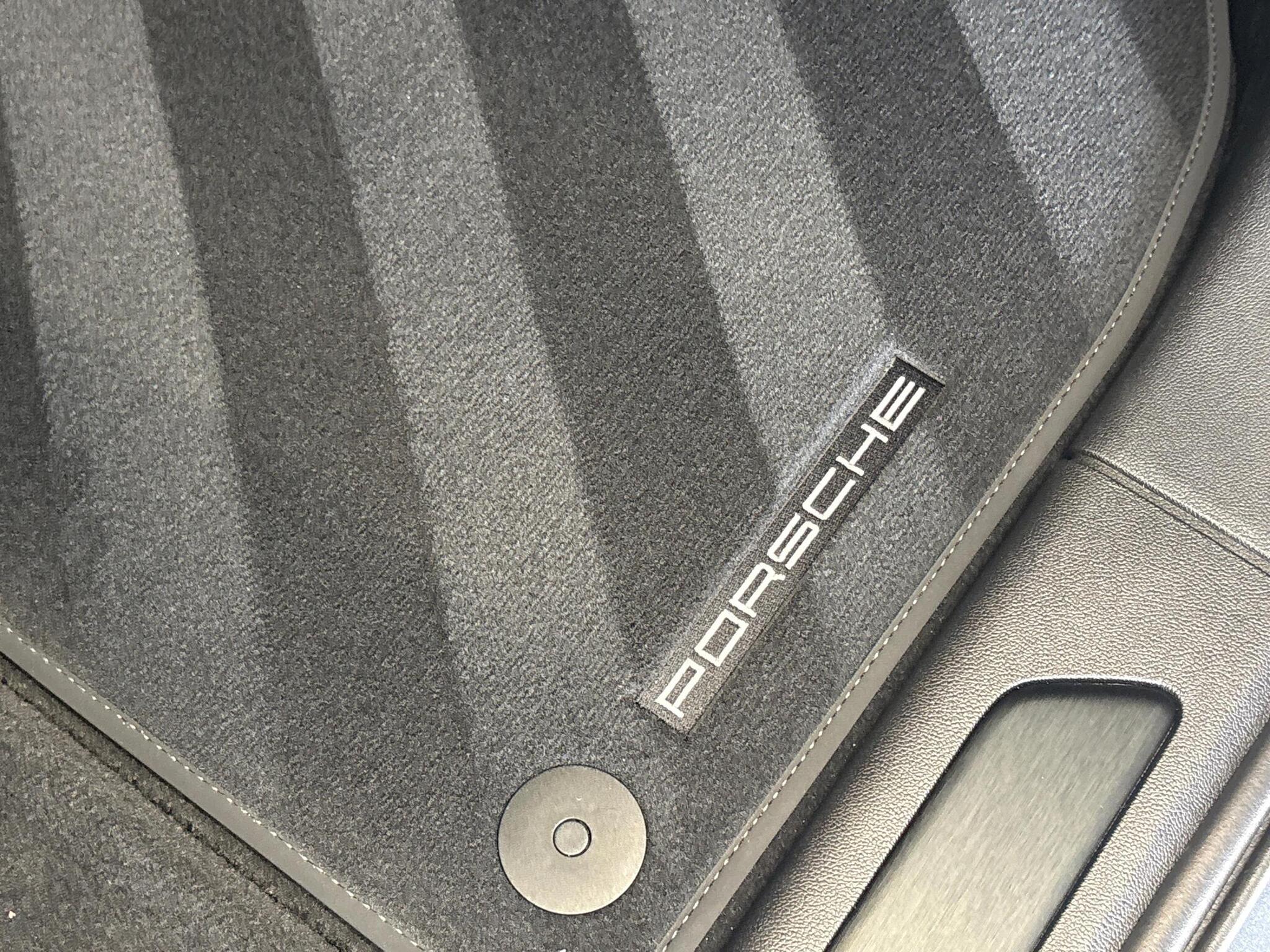 Porsche Cayenne view 35