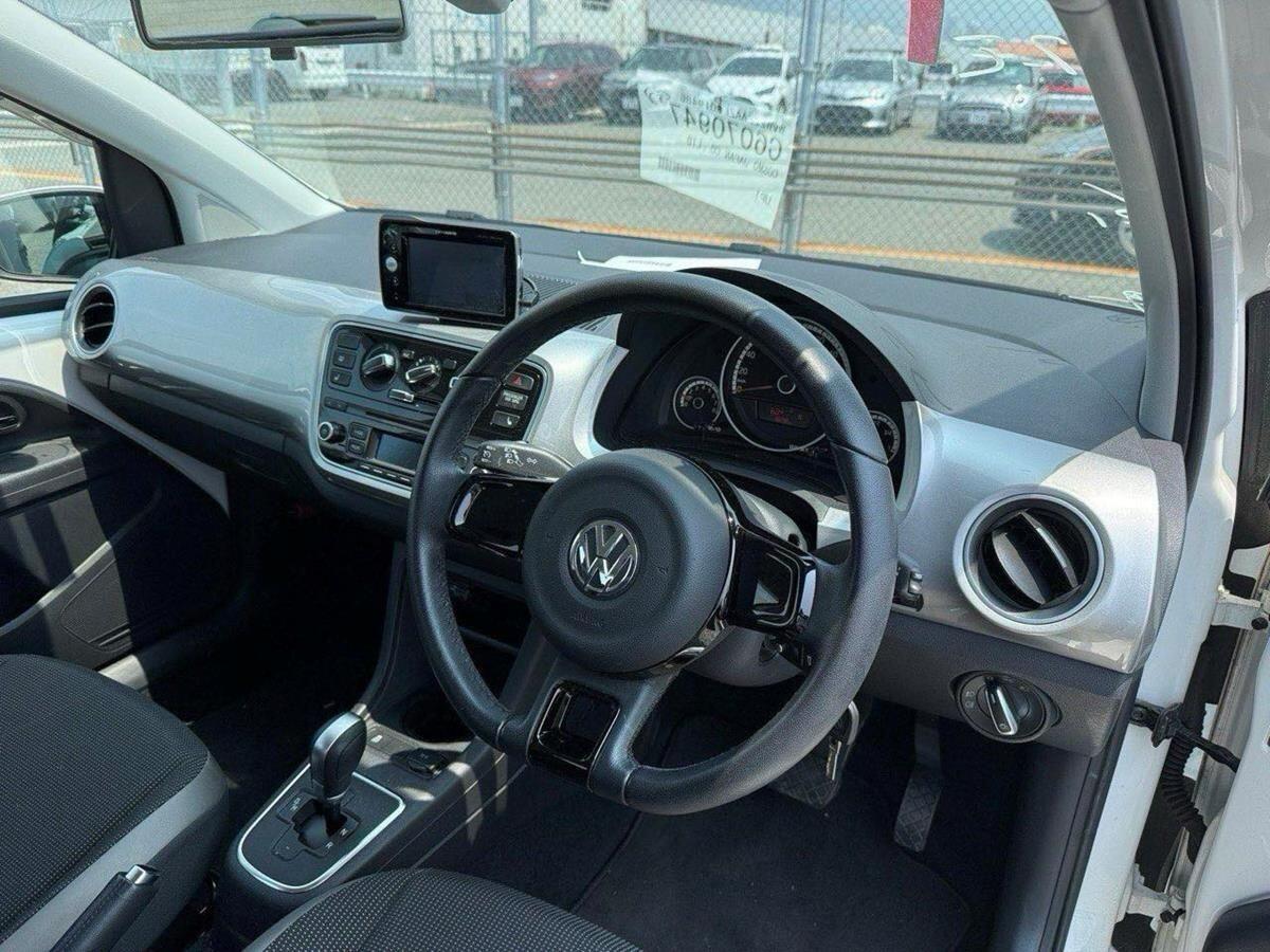 Volkswagen Up! view 11