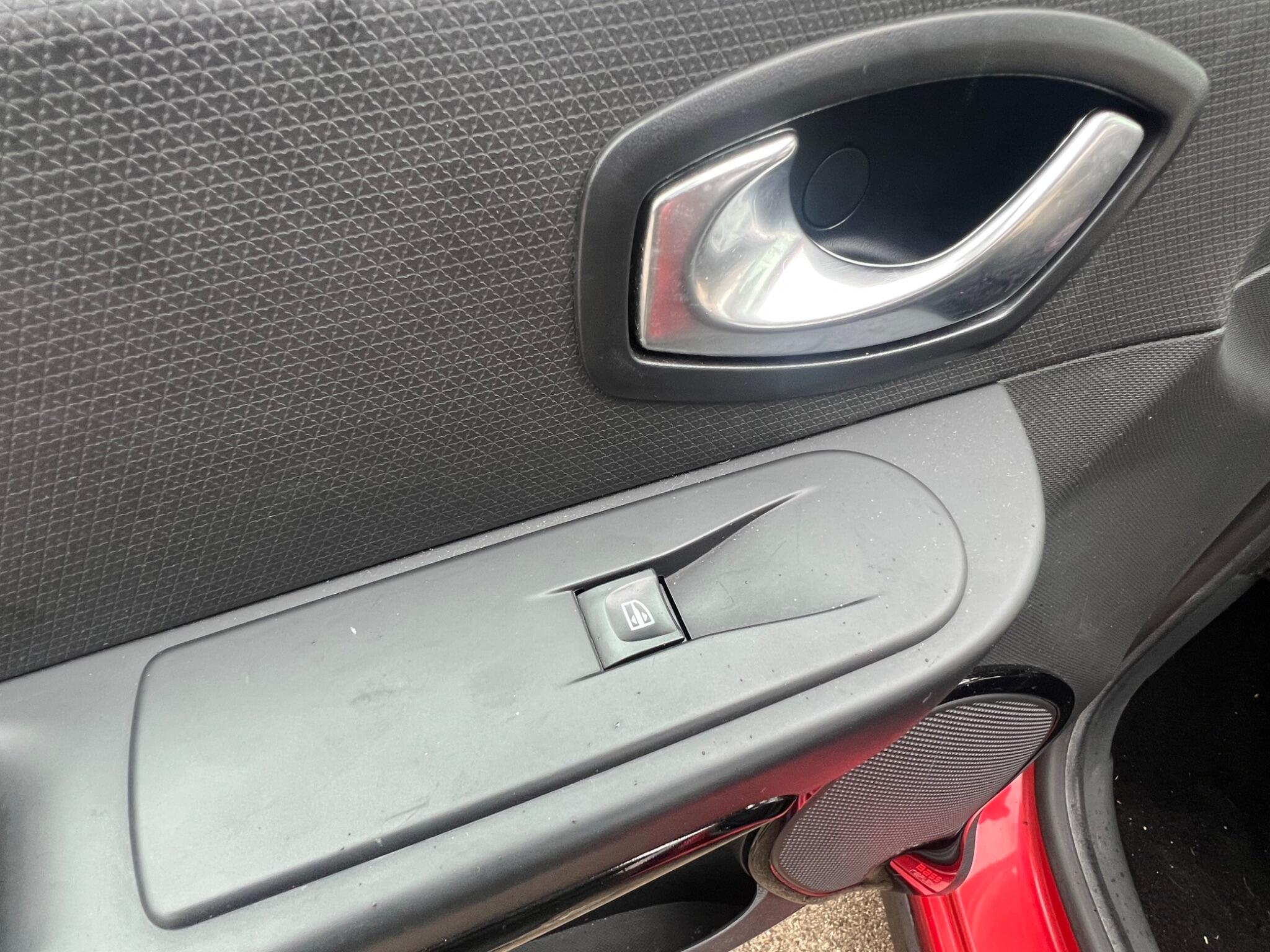 Renault Clio view 24