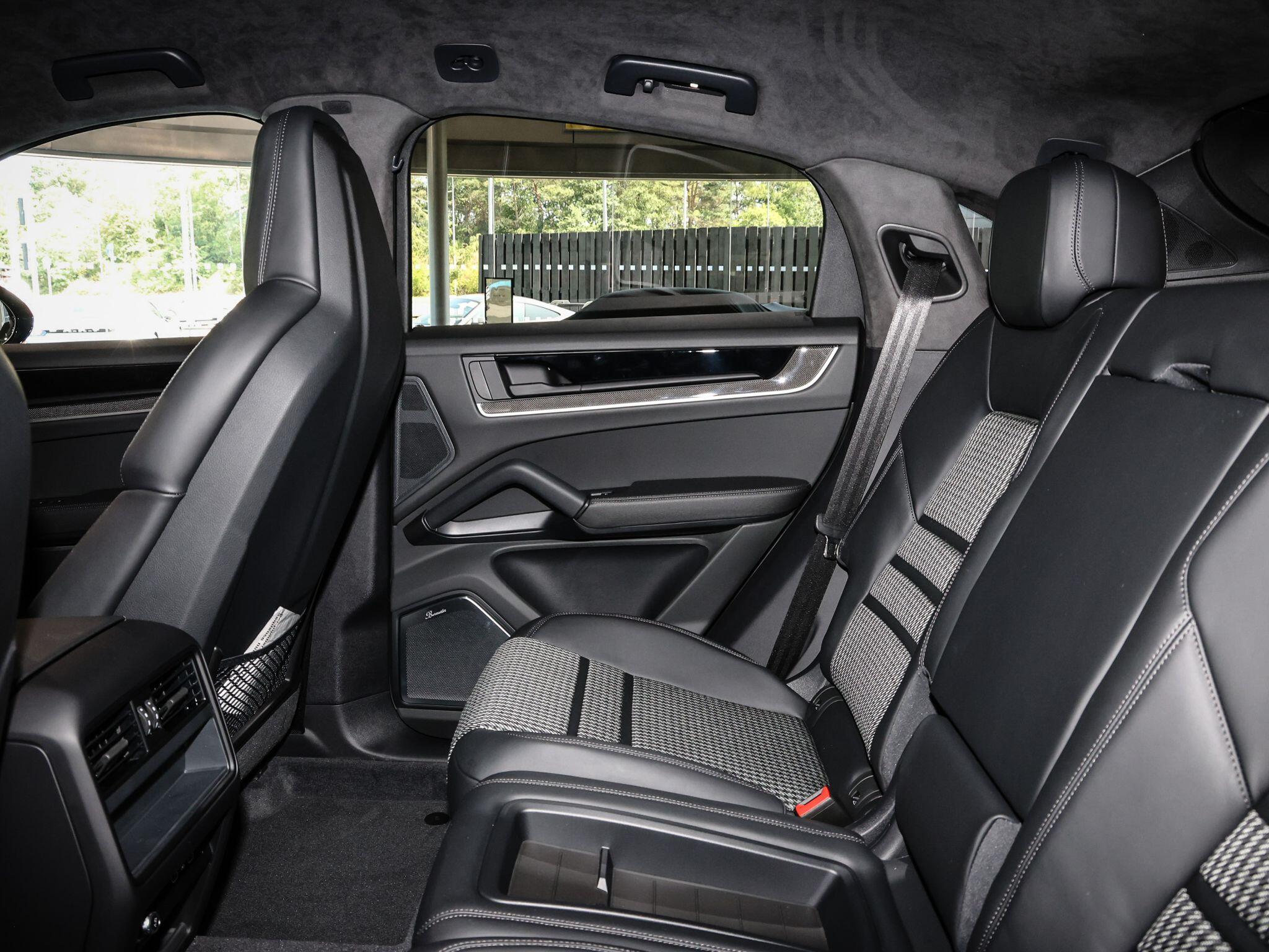 Porsche Cayenne view 42