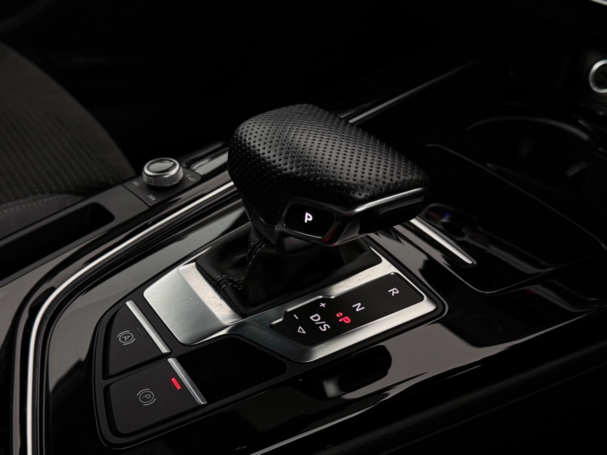Audi A4 view 24