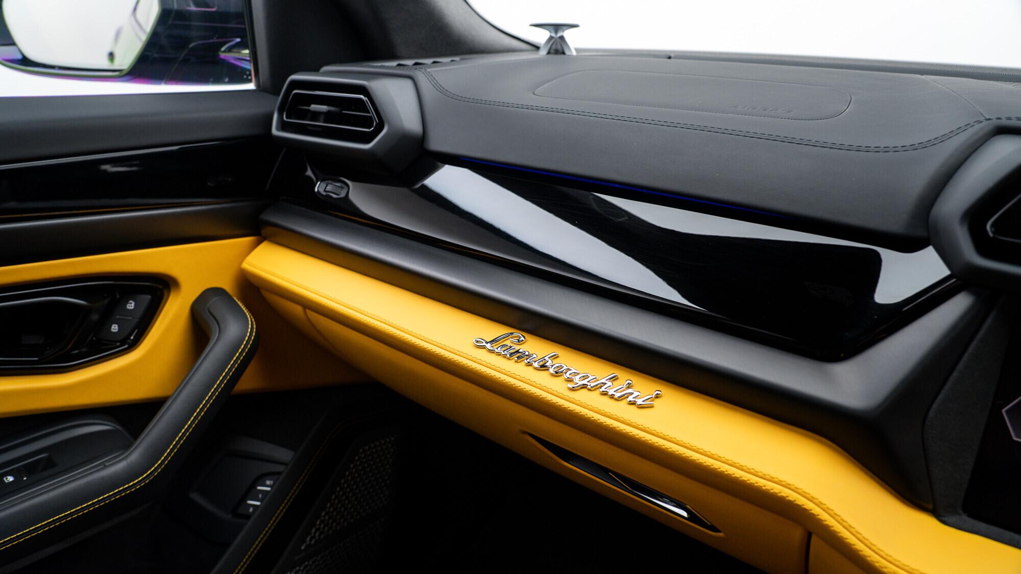 Lamborghini Urus view 55