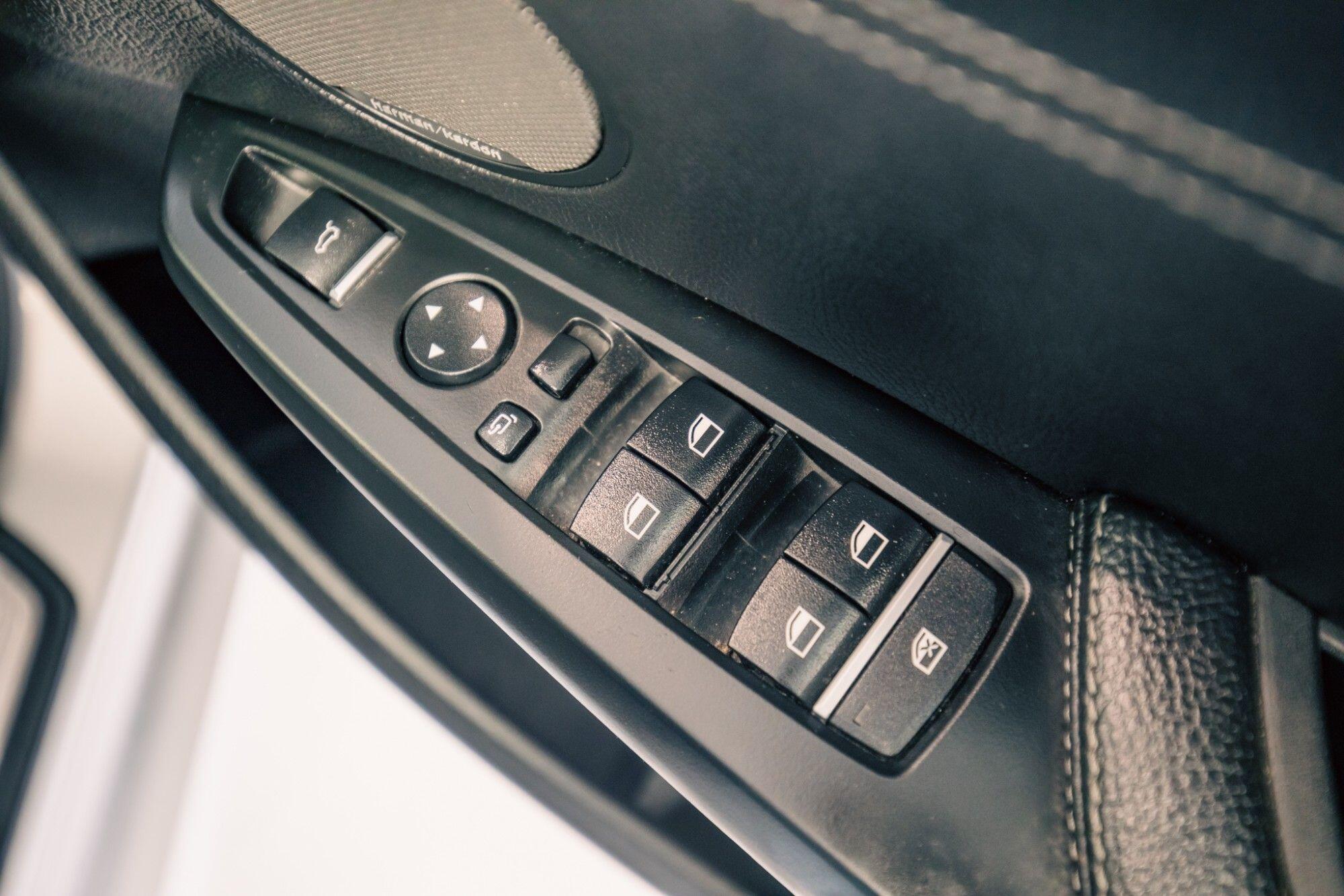BMW X4 view 10