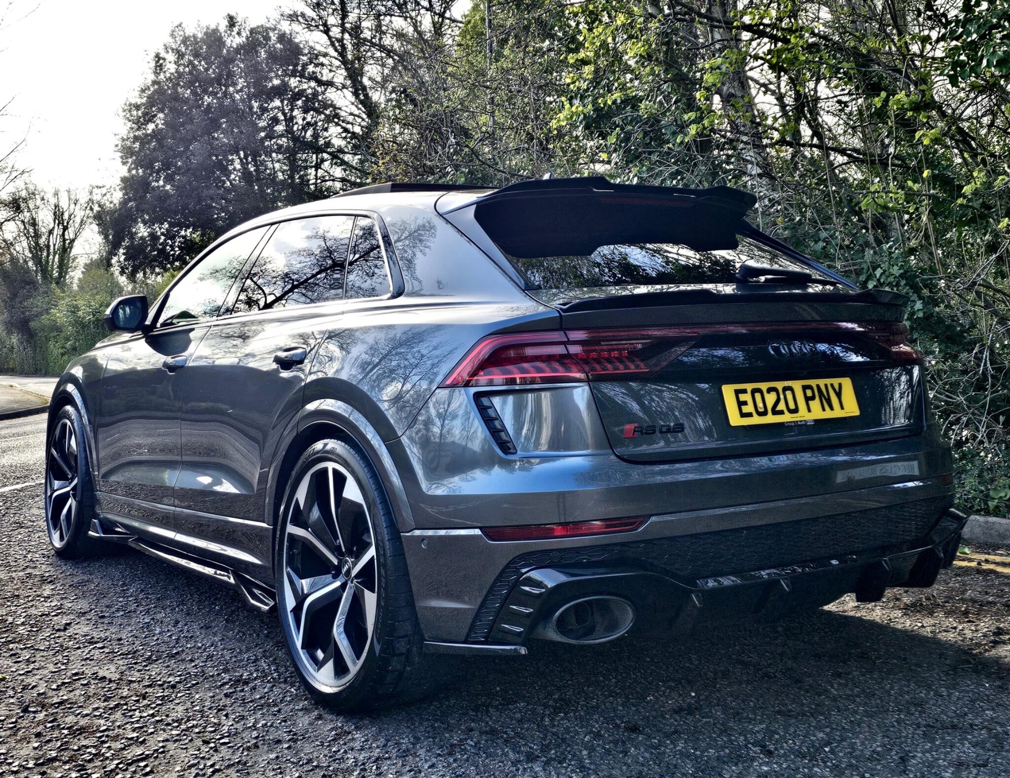 Audi RS Q8 view 19