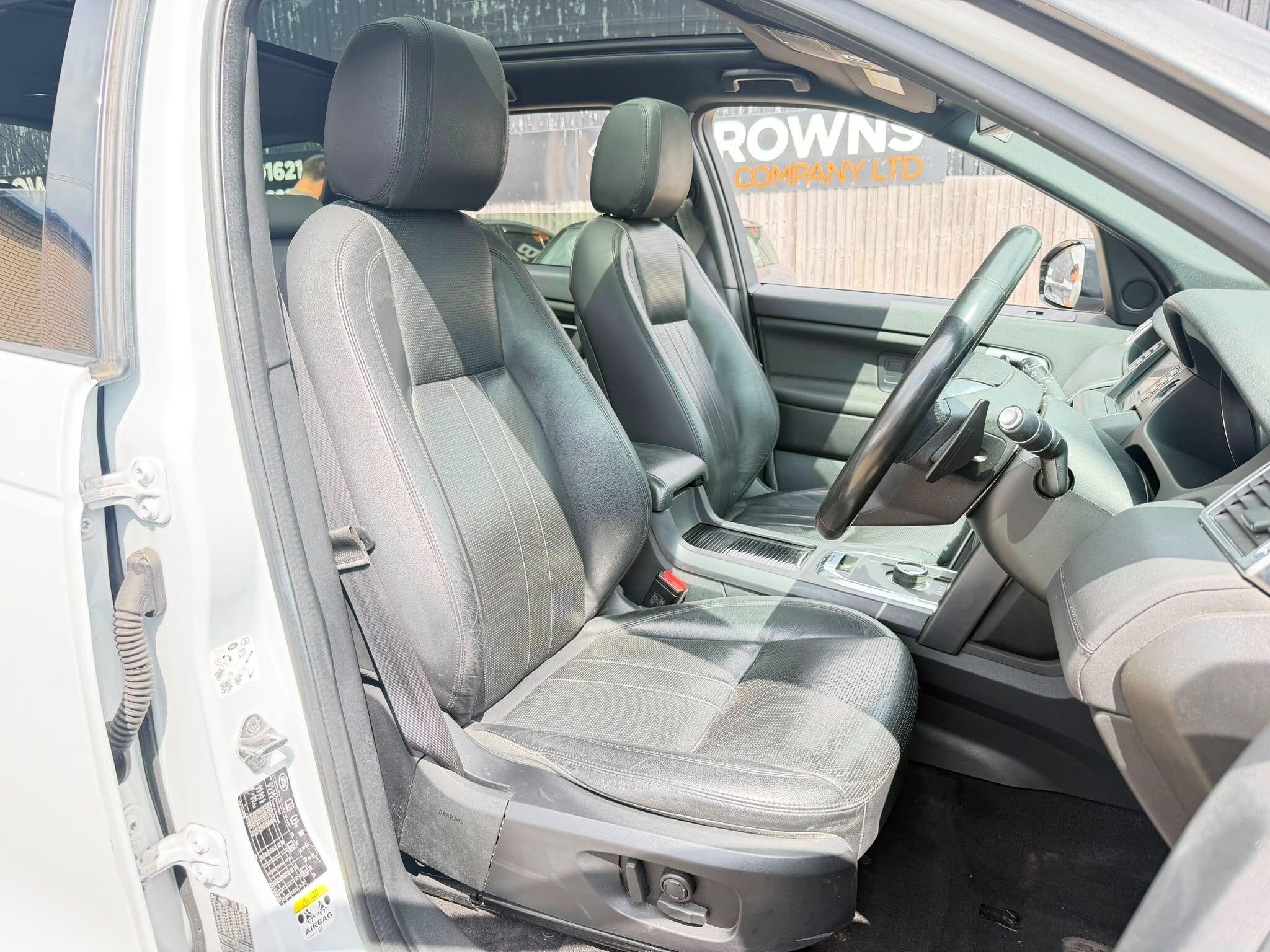 Land Rover Discovery Sport view 12
