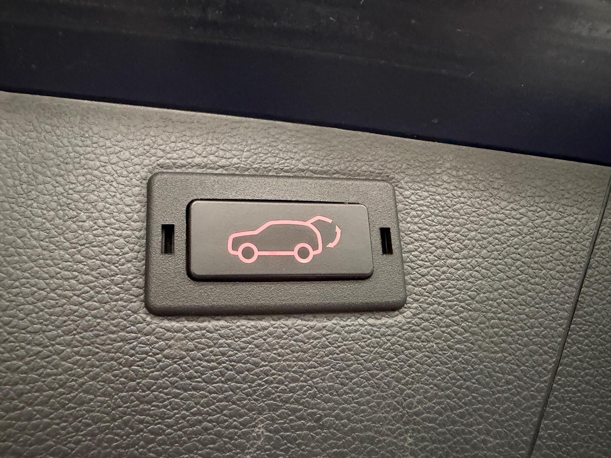 KGM Korando E-Motion view 37