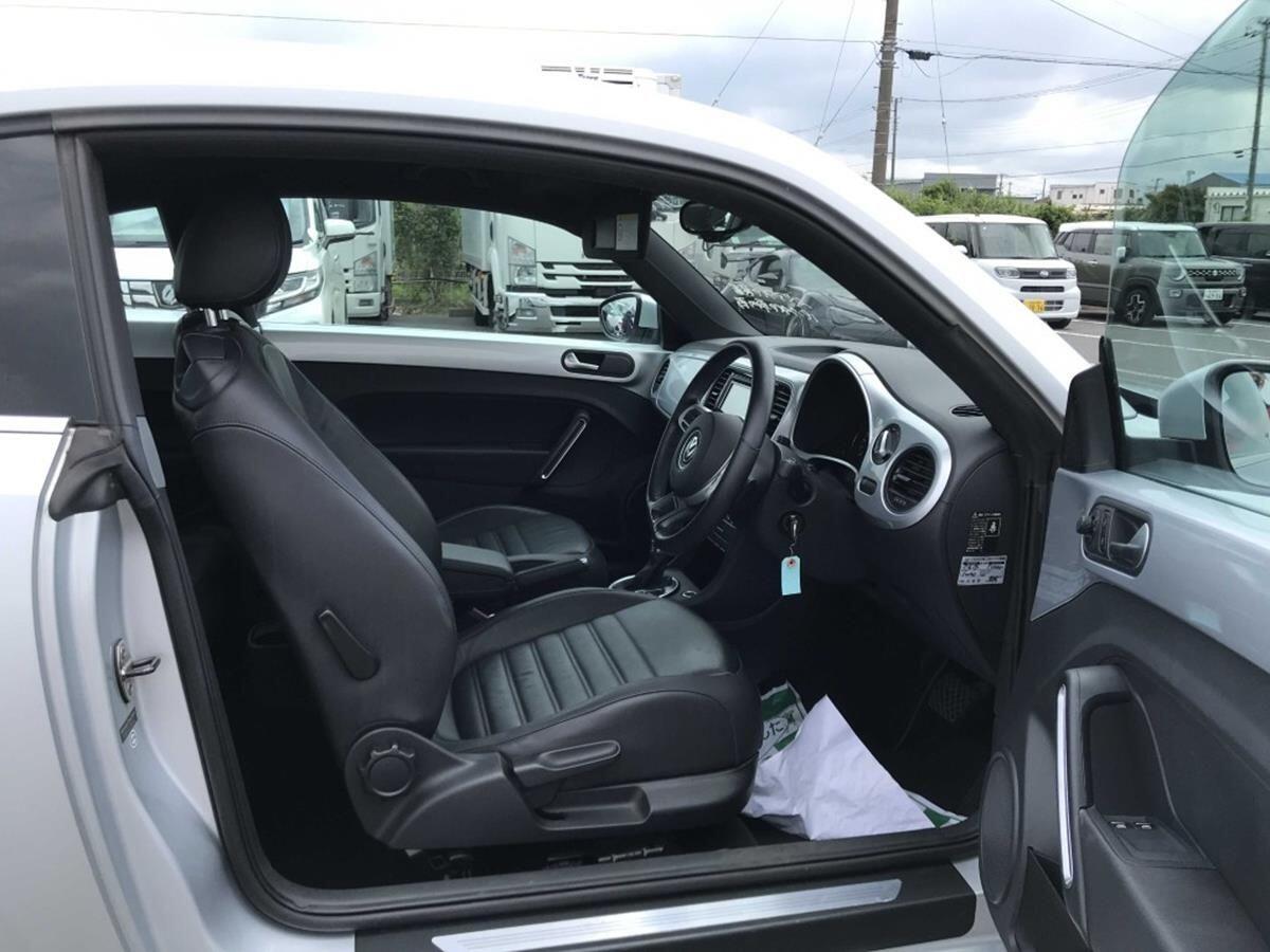 Volkswagen Beetle view 2