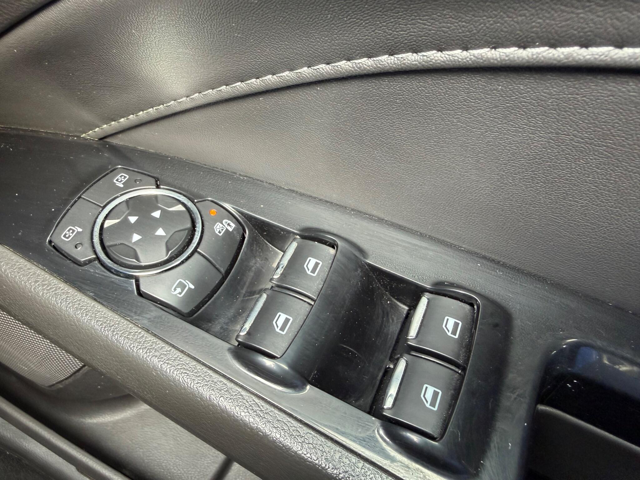 Ford Mondeo view 30