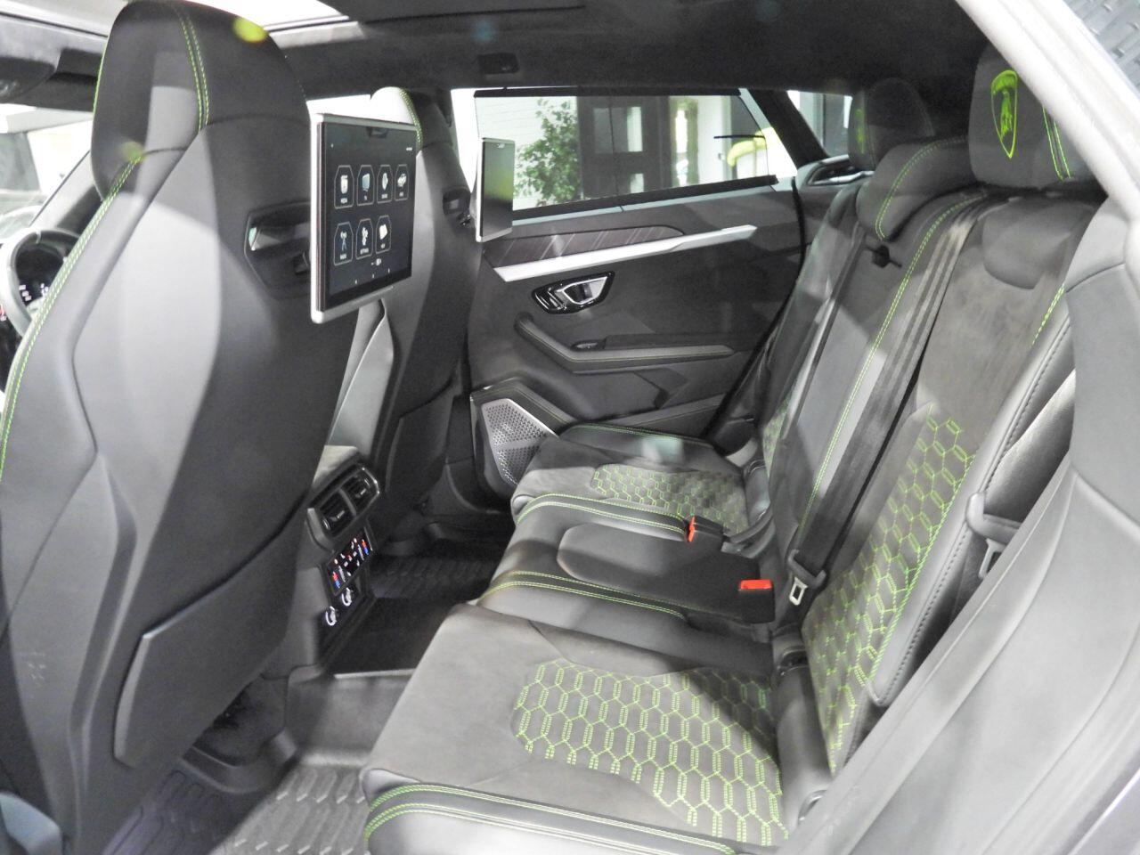 Lamborghini Urus view 33