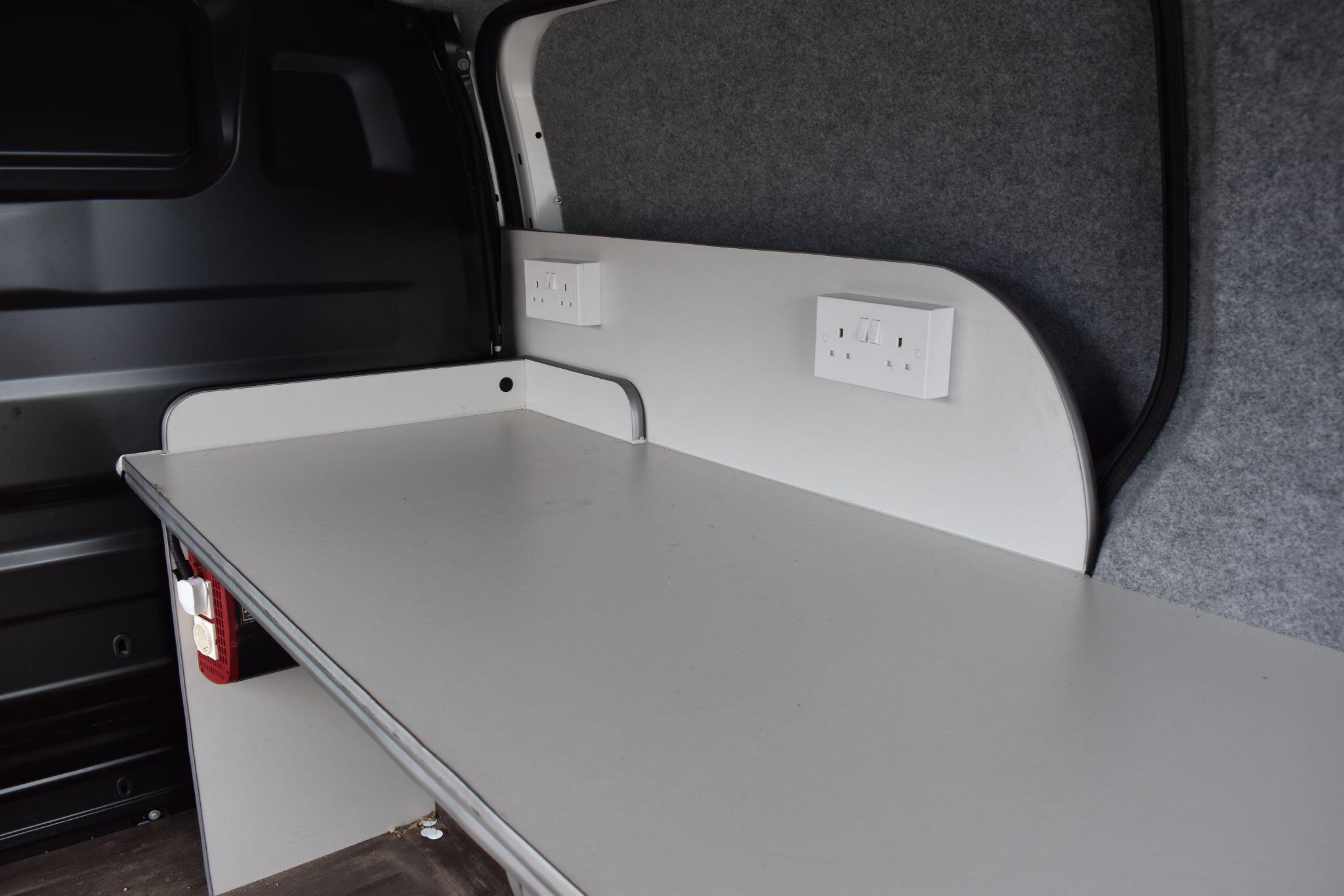 Expert - 2.0 BlueHDi 1400 Professional Premium Standard Panel Van MWB Euro 6 (s/s) 6dr - Image 8