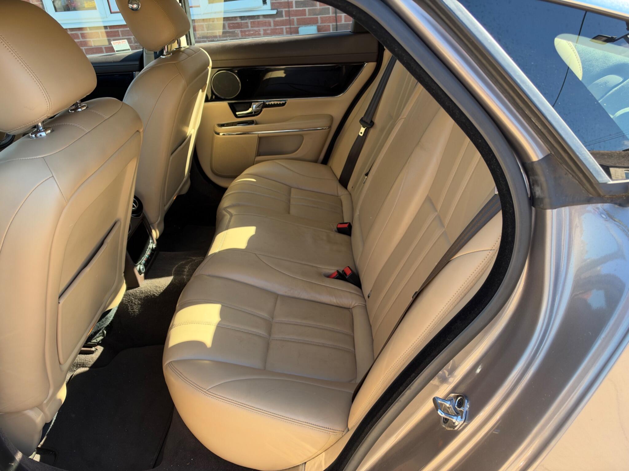 Jaguar XJ view 22