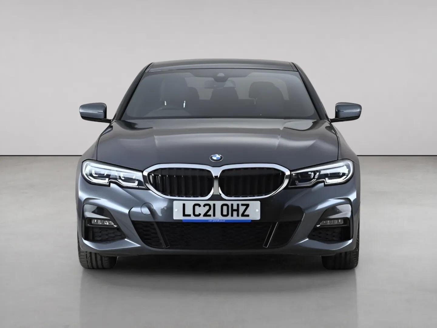 BMW 3 Series view 5