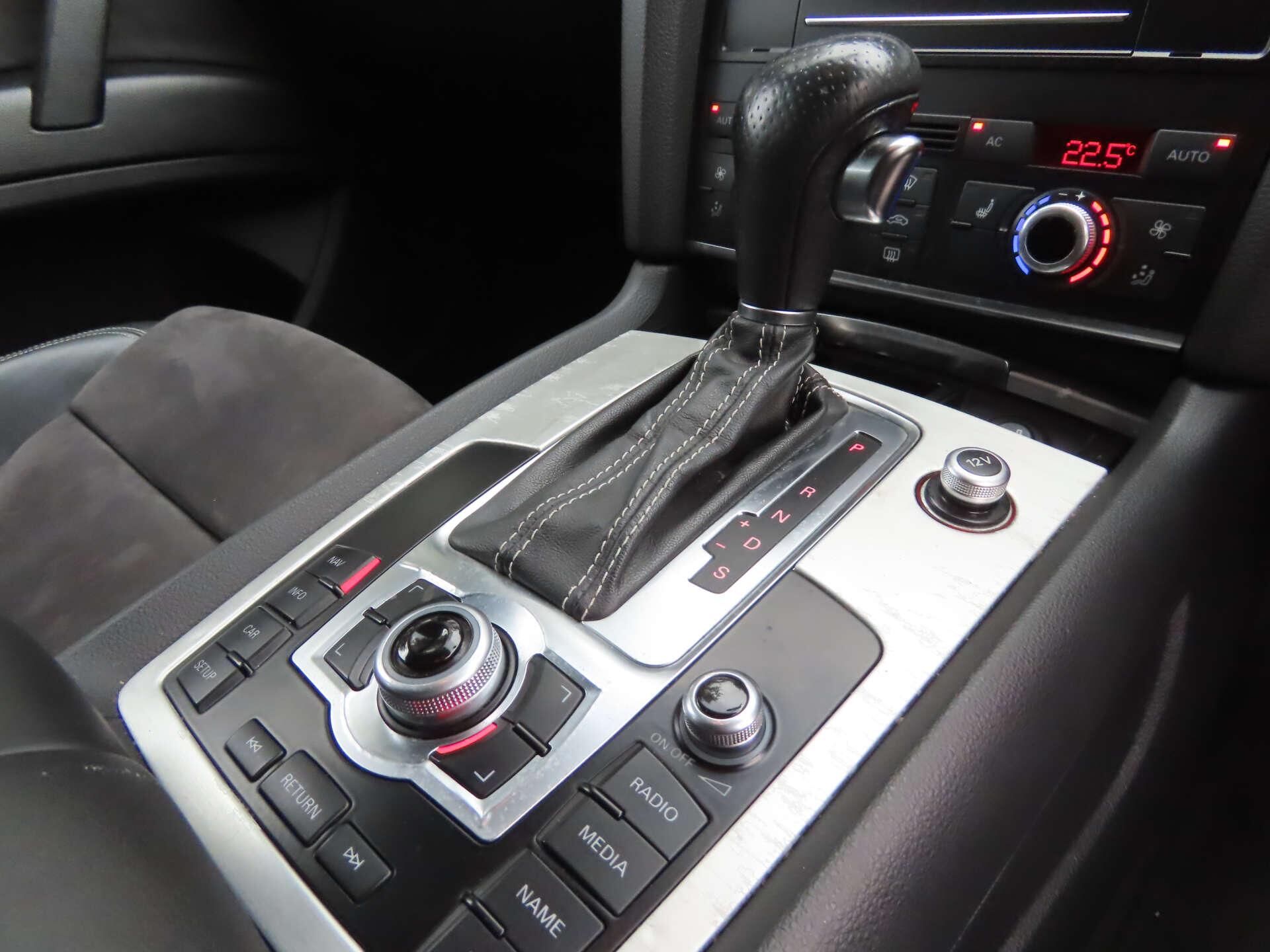 Audi Q7 view 13