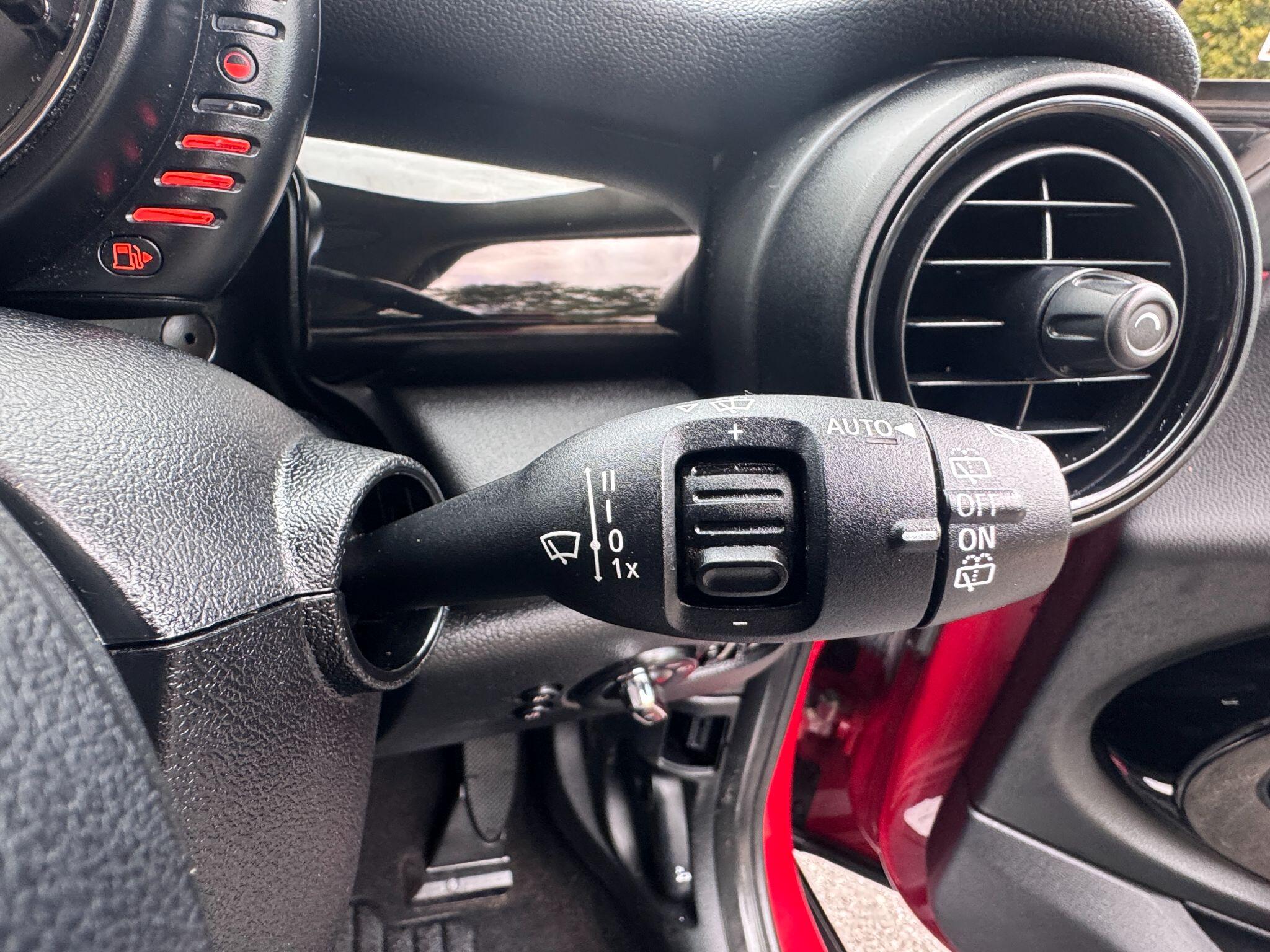 2015 MINI Hatch 1.2 One Euro 6 (s/s) 3dr • 114,000 miles image 20