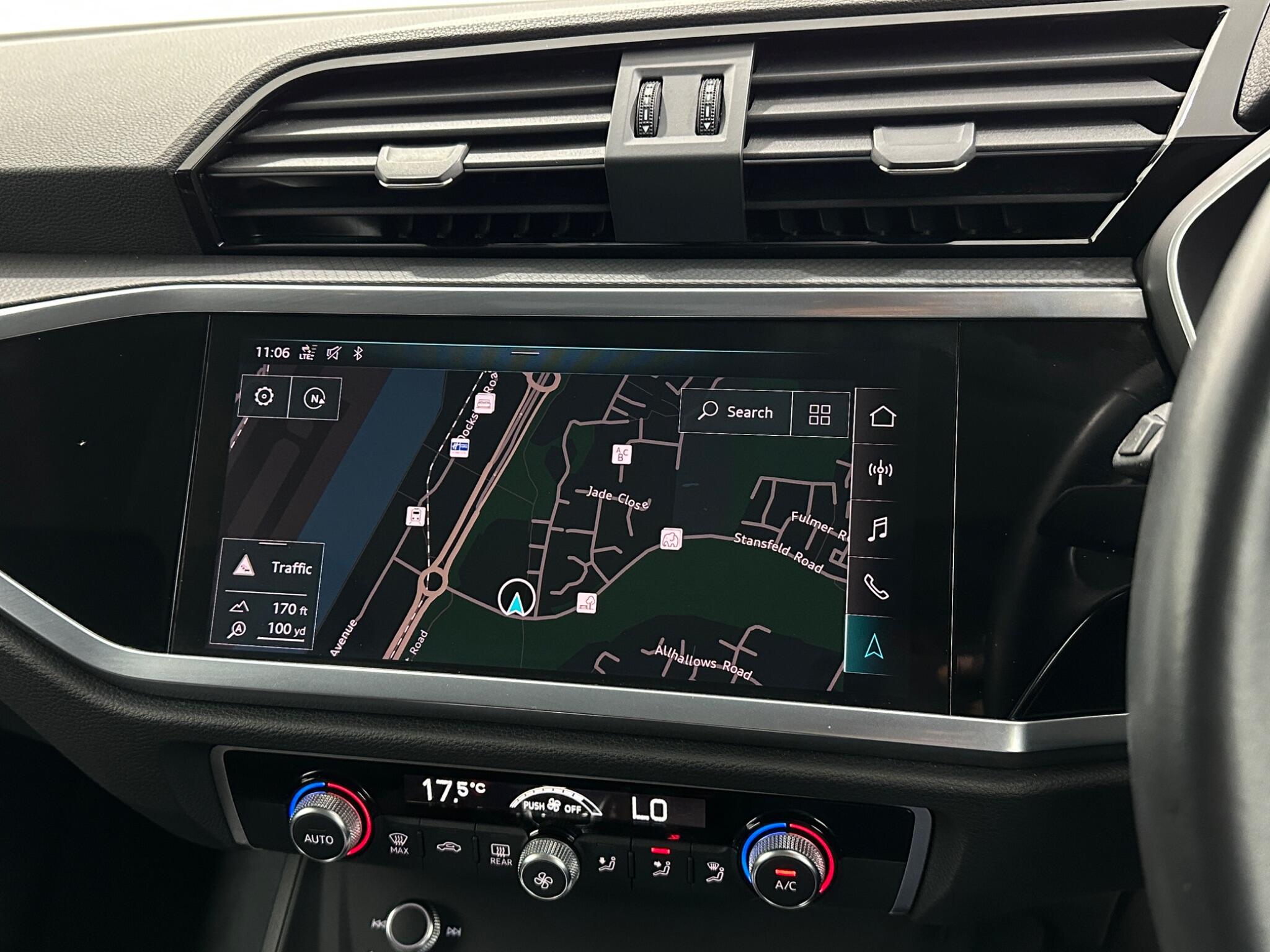 Audi Q3 view 22