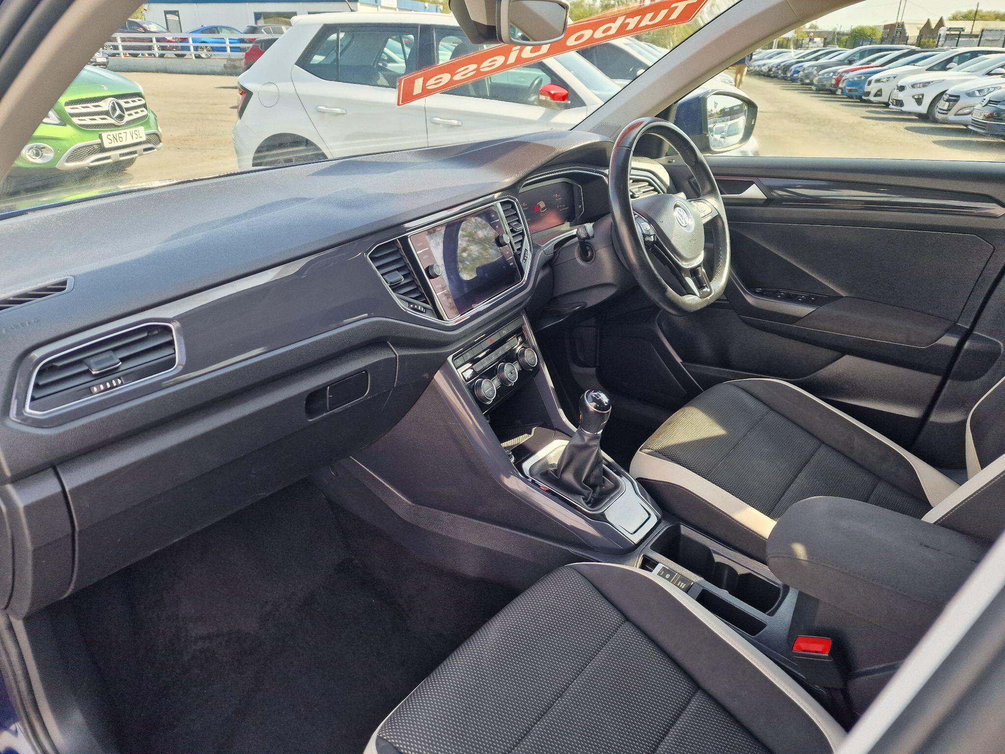 Volkswagen T-Roc view 42