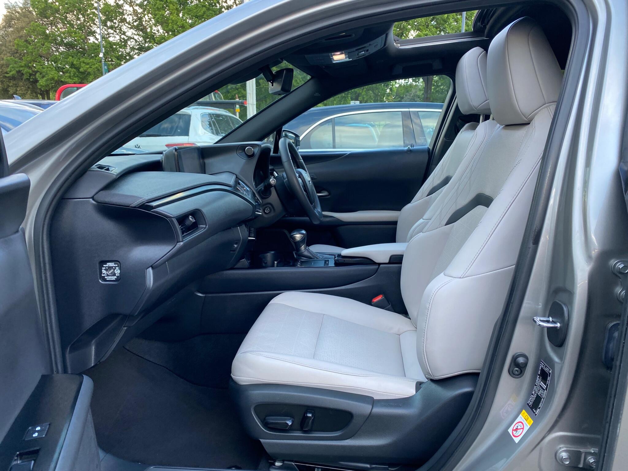 Lexus Ux view 38